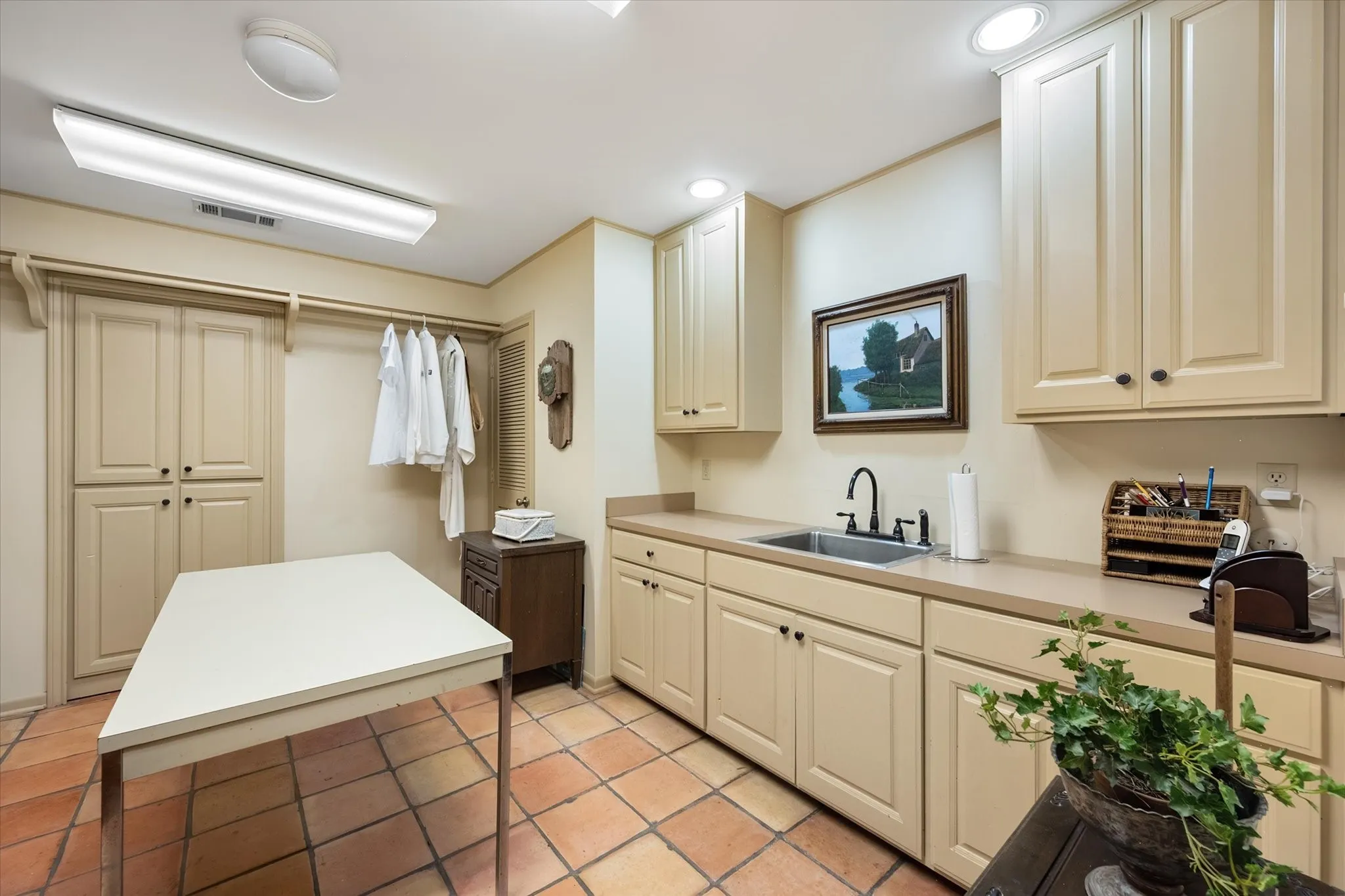 Single Family Residence For Sale in Navarro County , 305 County Road 0008, Corsicana, Texas 75110, 3 Bedroom, 3 Bathroom, 3 Garage spaces, 4,442 Sqft, built in 1987, mls#21384747, Real Estate Agent in Corsicana, Homes For Sale in Navarro county, Homes For Sale in Corsicana, Realtor in Corsicana Texas, Real Estate Brokerage Independent Realty Texas, Luminita Cordes Realtor