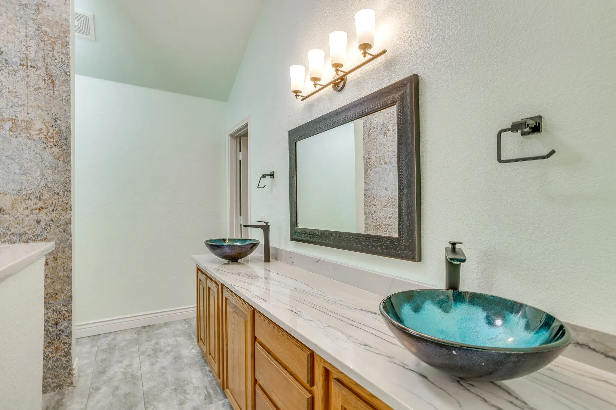 Single Family Residence For Rent in Tarrant County , 4409 New Meadow Drive, Mansfield, Texas 76063, 3 Bedroom, 2 Bathroom, 2 Garage spaces, 1,855 Sqft, built in 2002, mls#21382118, Real Estate Agent in Mansfield, Homes For Rent in Tarrant county, Homes For Rent in Mansfield, Realtor in Mansfield Texas, Real Estate Brokerage Independent Realty Texas, Luminita Cordes Realtor