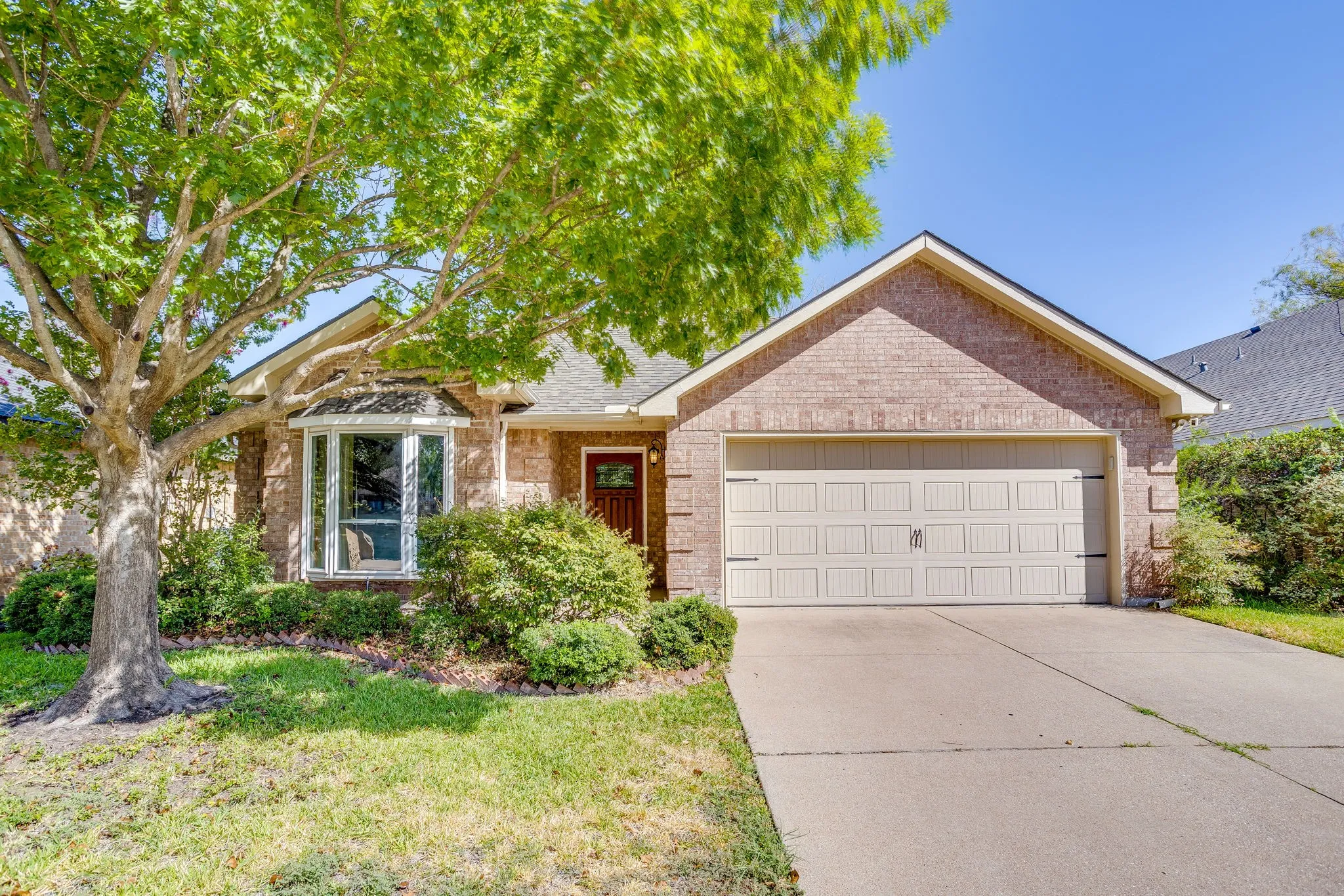 Single Family Residence For Rent in Tarrant County , 4409 New Meadow Drive, Mansfield, Texas 76063, 3 Bedroom, 2 Bathroom, 2 Garage spaces, 1,855 Sqft, built in 2002, mls#21382118, Real Estate Agent in Mansfield, Homes For Rent in Tarrant county, Homes For Rent in Mansfield, Realtor in Mansfield Texas, Real Estate Brokerage Independent Realty Texas, Luminita Cordes Realtor