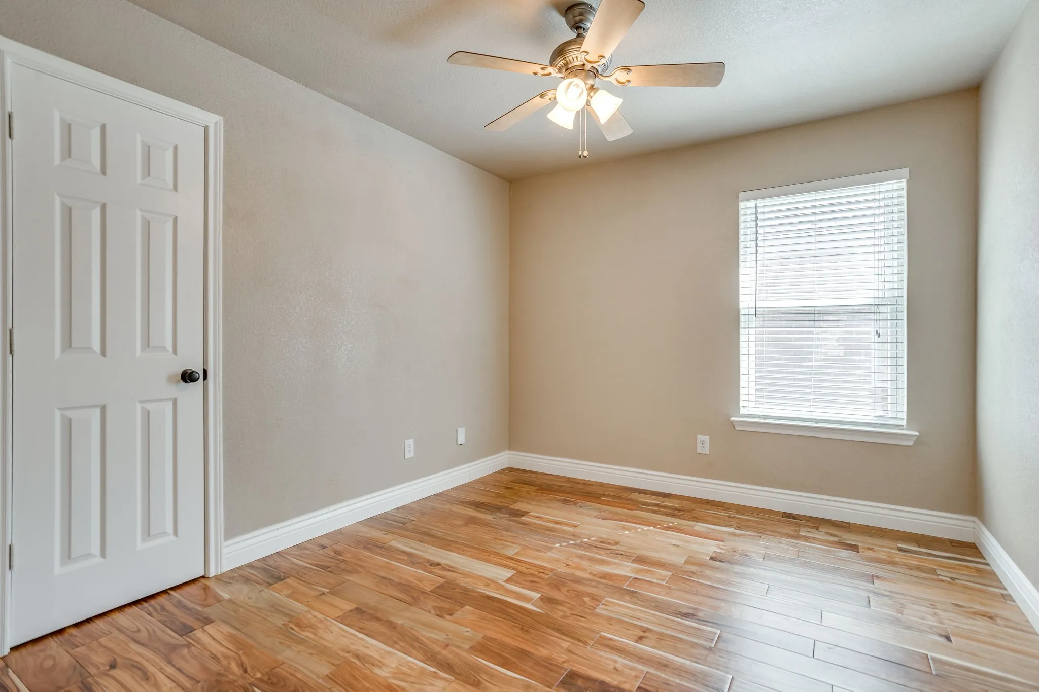 Single Family Residence For Rent in Tarrant County , 4409 New Meadow Drive, Mansfield, Texas 76063, 3 Bedroom, 2 Bathroom, 2 Garage spaces, 1,855 Sqft, built in 2002, mls#21382118, Real Estate Agent in Mansfield, Homes For Rent in Tarrant county, Homes For Rent in Mansfield, Realtor in Mansfield Texas, Real Estate Brokerage Independent Realty Texas, Luminita Cordes Realtor