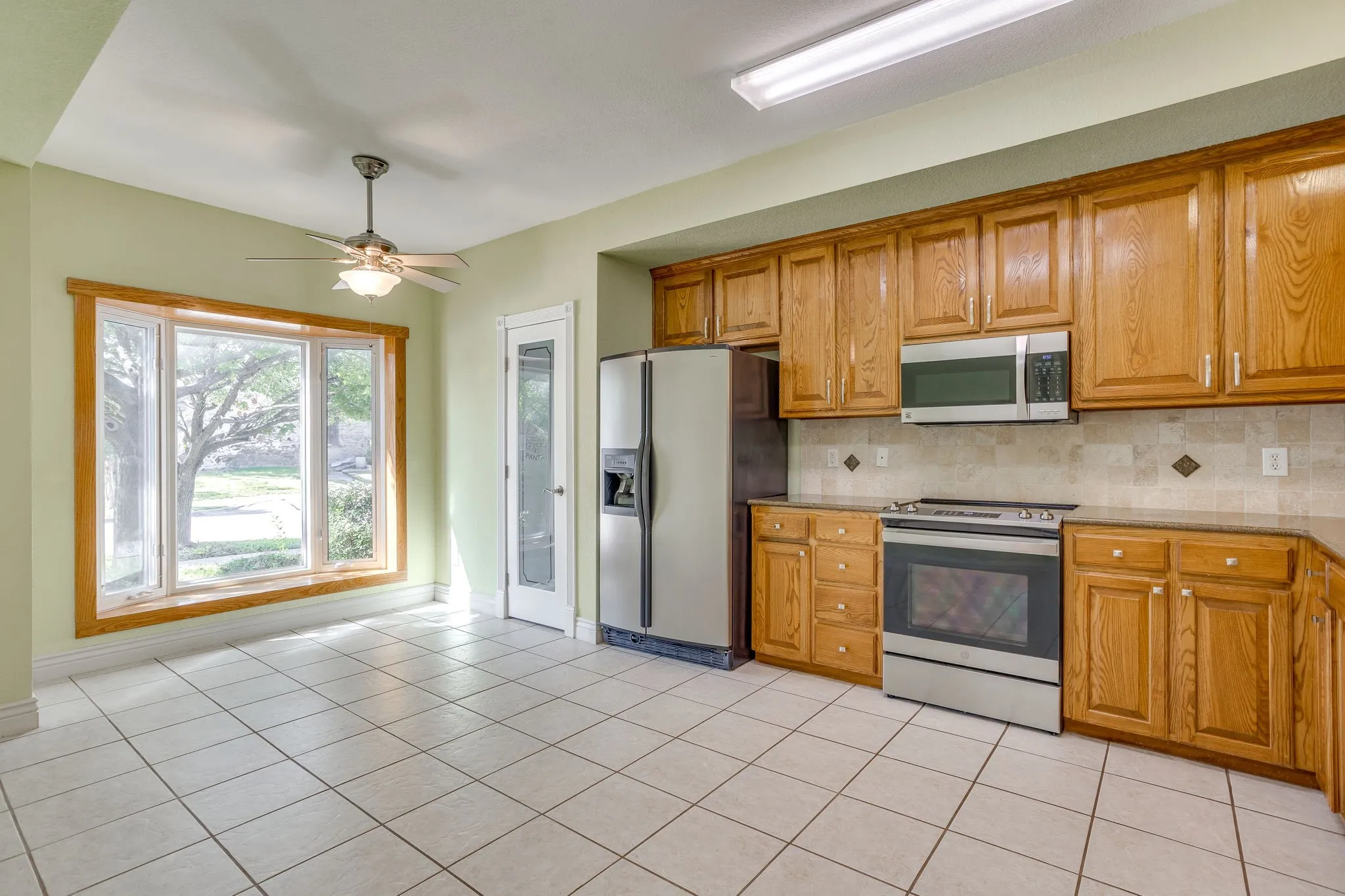 Single Family Residence For Rent in Tarrant County , 4409 New Meadow Drive, Mansfield, Texas 76063, 3 Bedroom, 2 Bathroom, 2 Garage spaces, 1,855 Sqft, built in 2002, mls#21382118, Real Estate Agent in Mansfield, Homes For Rent in Tarrant county, Homes For Rent in Mansfield, Realtor in Mansfield Texas, Real Estate Brokerage Independent Realty Texas, Luminita Cordes Realtor