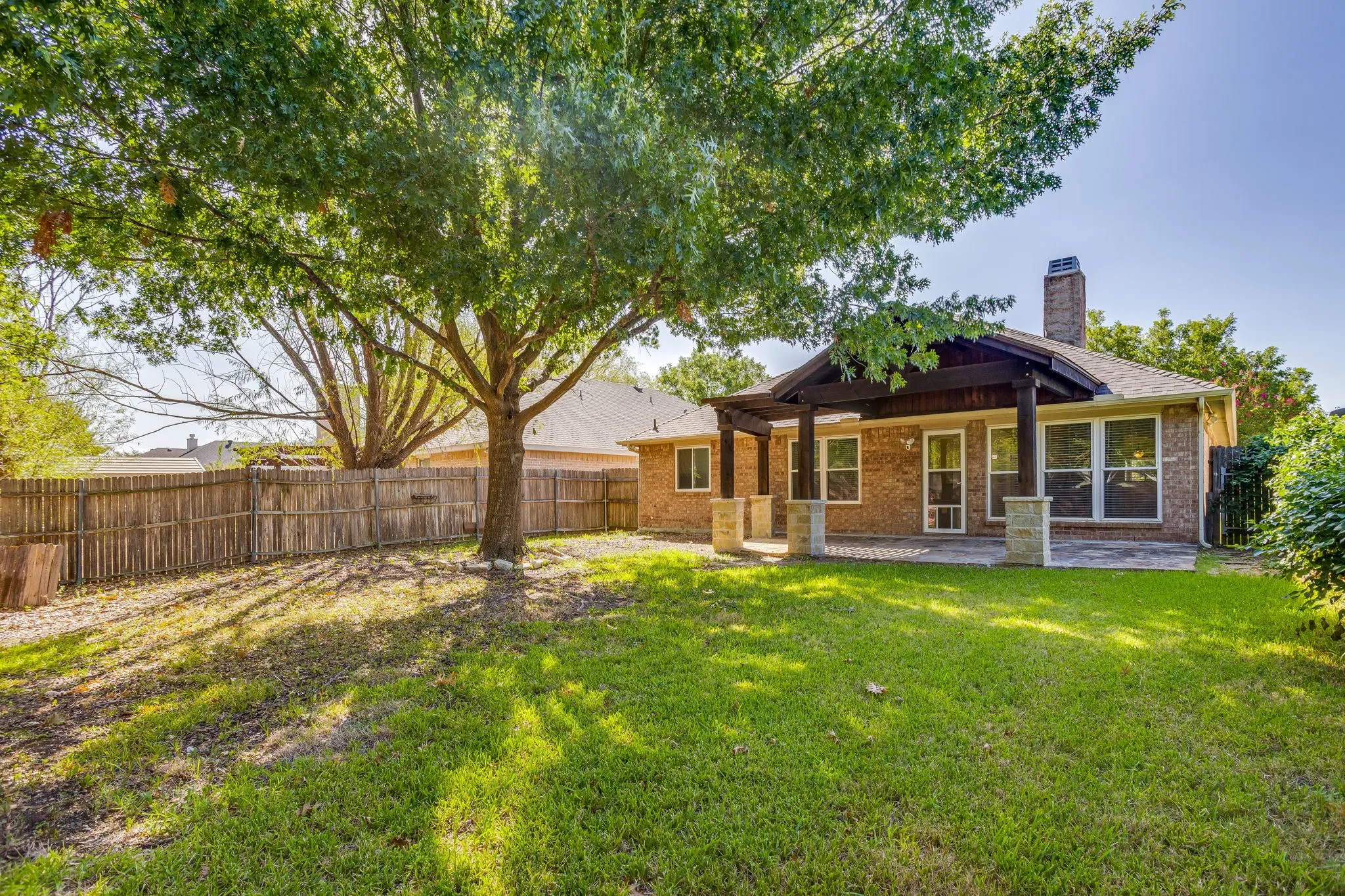 Single Family Residence For Rent in Tarrant County , 4409 New Meadow Drive, Mansfield, Texas 76063, 3 Bedroom, 2 Bathroom, 2 Garage spaces, 1,855 Sqft, built in 2002, mls#21382118, Real Estate Agent in Mansfield, Homes For Rent in Tarrant county, Homes For Rent in Mansfield, Realtor in Mansfield Texas, Real Estate Brokerage Independent Realty Texas, Luminita Cordes Realtor