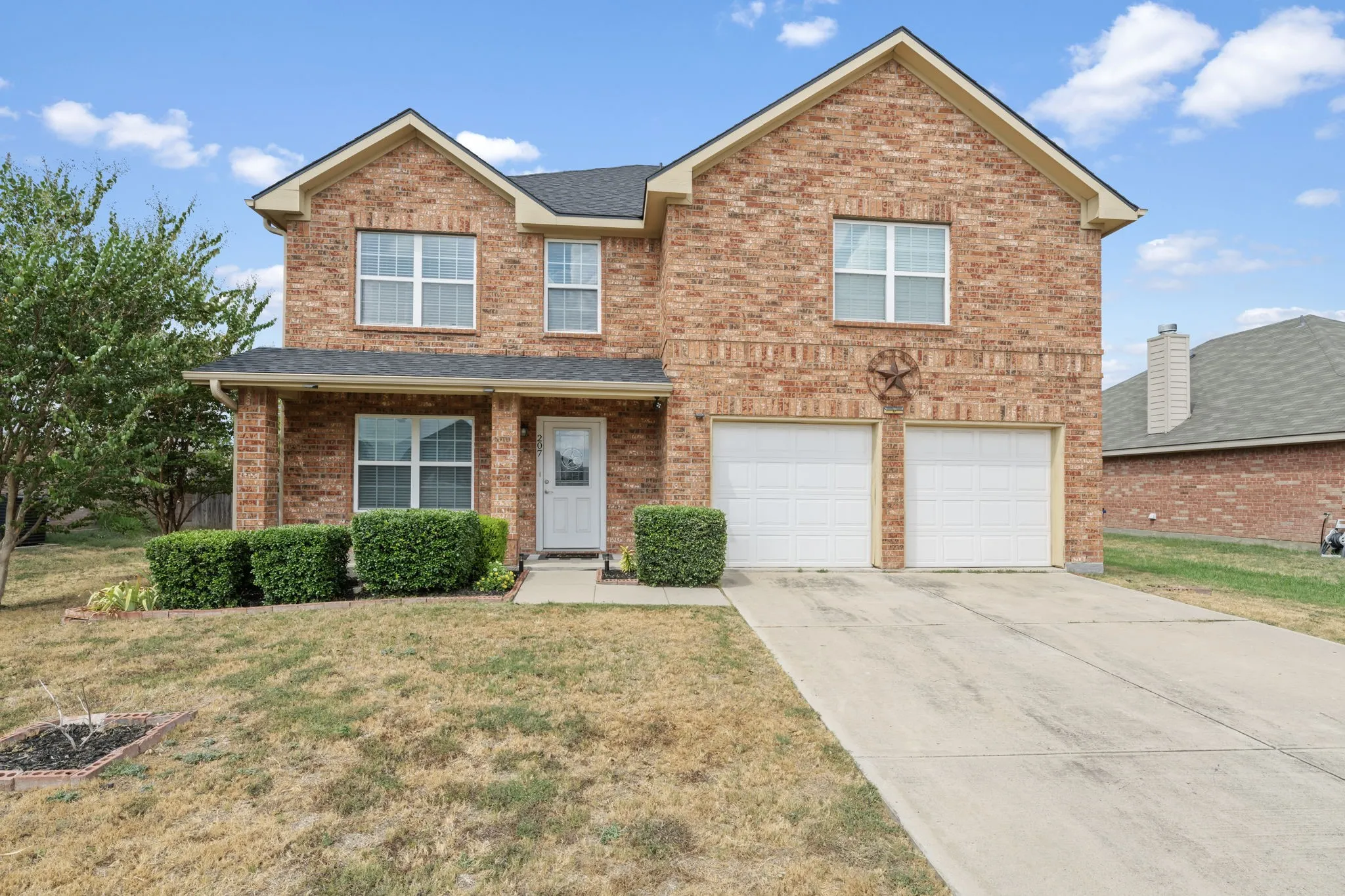 Single Family Residence For Sale in Ellis County , 207 Equestrian Drive, Waxahachie, Texas 75165, 3 Bedroom, 3 Bathroom, 2 Garage spaces, 2,647 Sqft, built in 2013, mls#21387119, Real Estate Agent in Waxahachie, Homes For Sale in Ellis county, Homes For Sale in Waxahachie, Realtor in Waxahachie Texas, Real Estate Brokerage Independent Realty Texas, Luminita Cordes Realtor