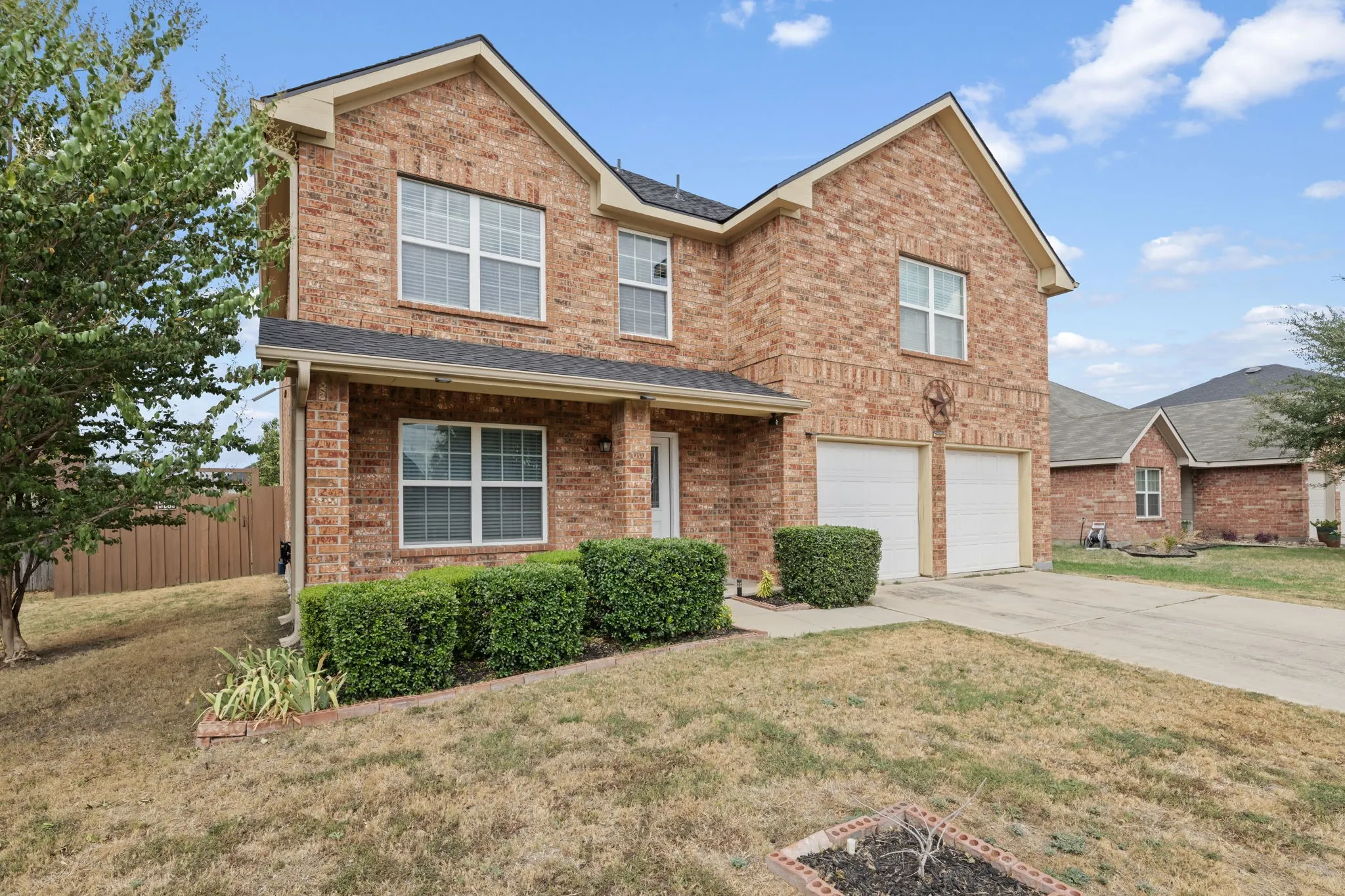 Single Family Residence For Sale in Ellis County , 207 Equestrian Drive, Waxahachie, Texas 75165, 3 Bedroom, 3 Bathroom, 2 Garage spaces, 2,647 Sqft, built in 2013, mls#21387119, Real Estate Agent in Waxahachie, Homes For Sale in Ellis county, Homes For Sale in Waxahachie, Realtor in Waxahachie Texas, Real Estate Brokerage Independent Realty Texas, Luminita Cordes Realtor