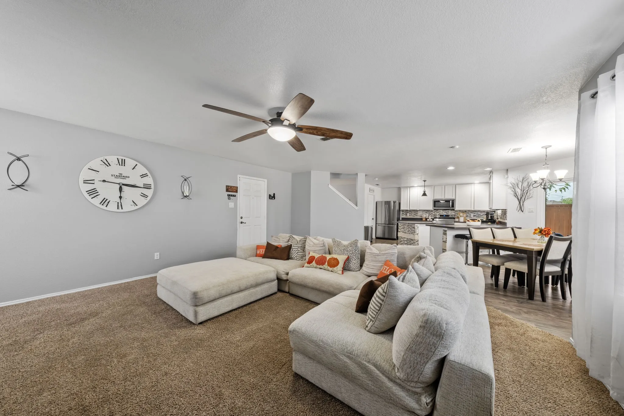 Single Family Residence For Sale in Ellis County , 207 Equestrian Drive, Waxahachie, Texas 75165, 3 Bedroom, 3 Bathroom, 2 Garage spaces, 2,647 Sqft, built in 2013, mls#21387119, Real Estate Agent in Waxahachie, Homes For Sale in Ellis county, Homes For Sale in Waxahachie, Realtor in Waxahachie Texas, Real Estate Brokerage Independent Realty Texas, Luminita Cordes Realtor