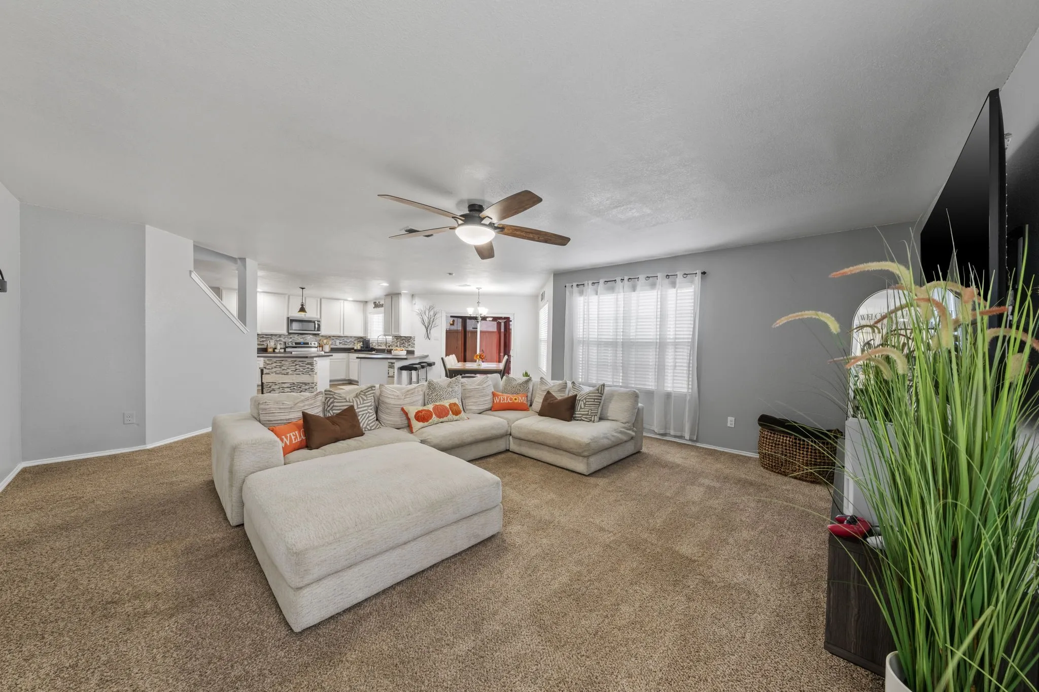 Single Family Residence For Sale in Ellis County , 207 Equestrian Drive, Waxahachie, Texas 75165, 3 Bedroom, 3 Bathroom, 2 Garage spaces, 2,647 Sqft, built in 2013, mls#21387119, Real Estate Agent in Waxahachie, Homes For Sale in Ellis county, Homes For Sale in Waxahachie, Realtor in Waxahachie Texas, Real Estate Brokerage Independent Realty Texas, Luminita Cordes Realtor