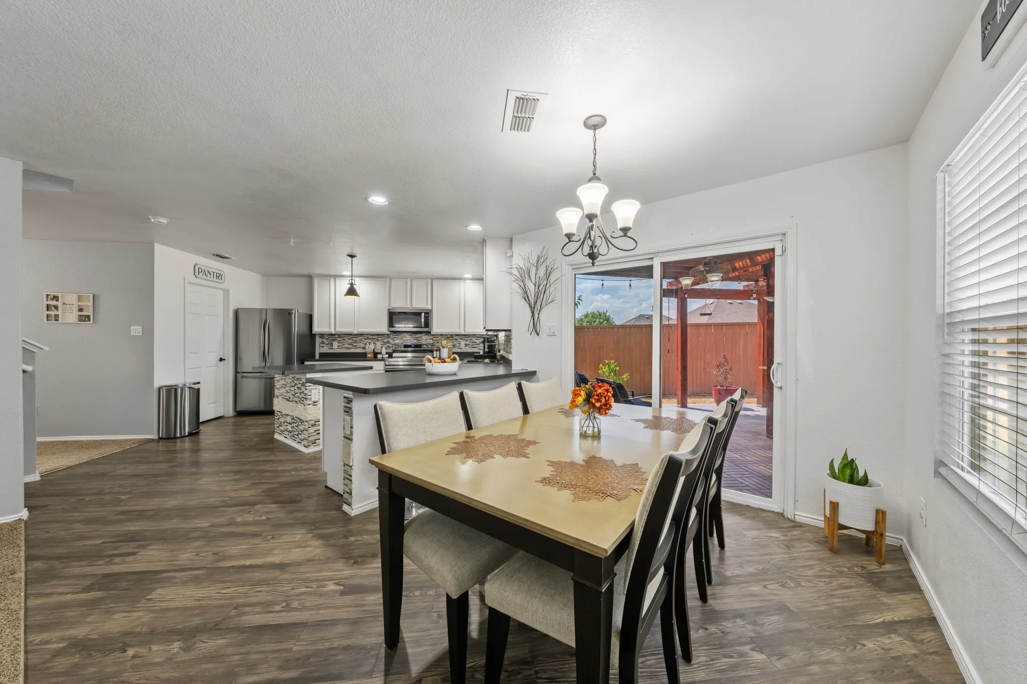 Single Family Residence For Sale in Ellis County , 207 Equestrian Drive, Waxahachie, Texas 75165, 3 Bedroom, 3 Bathroom, 2 Garage spaces, 2,647 Sqft, built in 2013, mls#21387119, Real Estate Agent in Waxahachie, Homes For Sale in Ellis county, Homes For Sale in Waxahachie, Realtor in Waxahachie Texas, Real Estate Brokerage Independent Realty Texas, Luminita Cordes Realtor