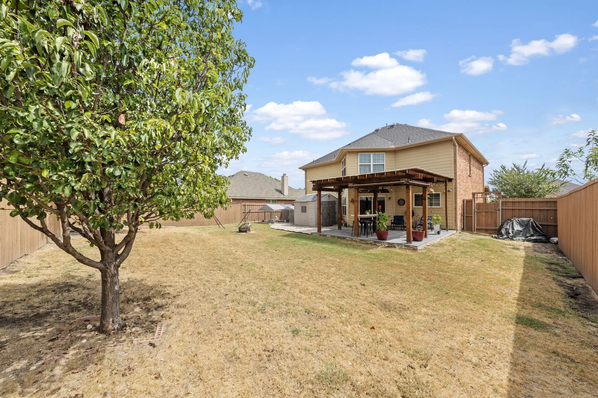 Single Family Residence For Sale in Ellis County , 207 Equestrian Drive, Waxahachie, Texas 75165, 3 Bedroom, 3 Bathroom, 2 Garage spaces, 2,647 Sqft, built in 2013, mls#21387119, Real Estate Agent in Waxahachie, Homes For Sale in Ellis county, Homes For Sale in Waxahachie, Realtor in Waxahachie Texas, Real Estate Brokerage Independent Realty Texas, Luminita Cordes Realtor
