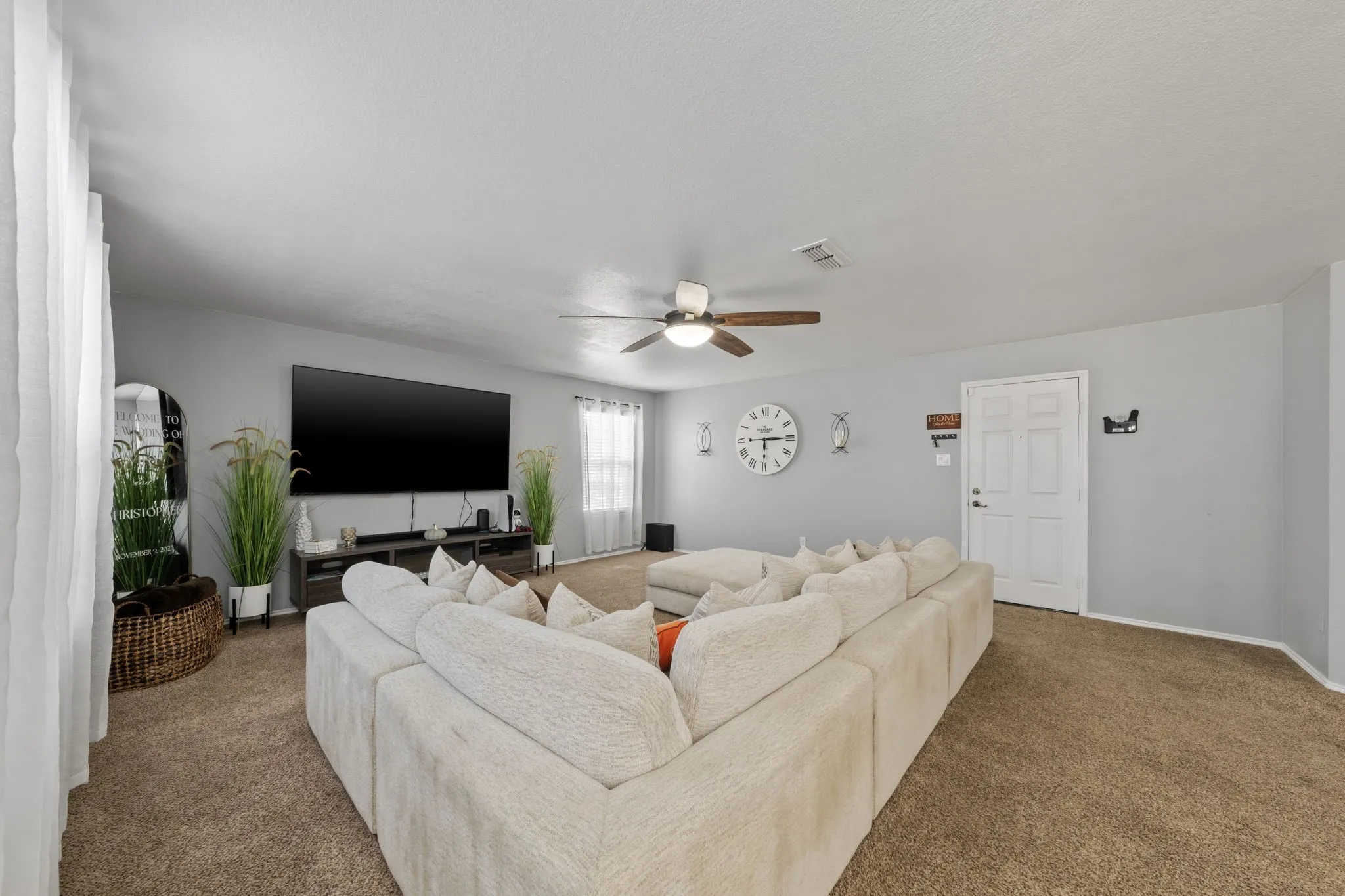 Single Family Residence For Sale in Ellis County , 207 Equestrian Drive, Waxahachie, Texas 75165, 3 Bedroom, 3 Bathroom, 2 Garage spaces, 2,647 Sqft, built in 2013, mls#21387119, Real Estate Agent in Waxahachie, Homes For Sale in Ellis county, Homes For Sale in Waxahachie, Realtor in Waxahachie Texas, Real Estate Brokerage Independent Realty Texas, Luminita Cordes Realtor