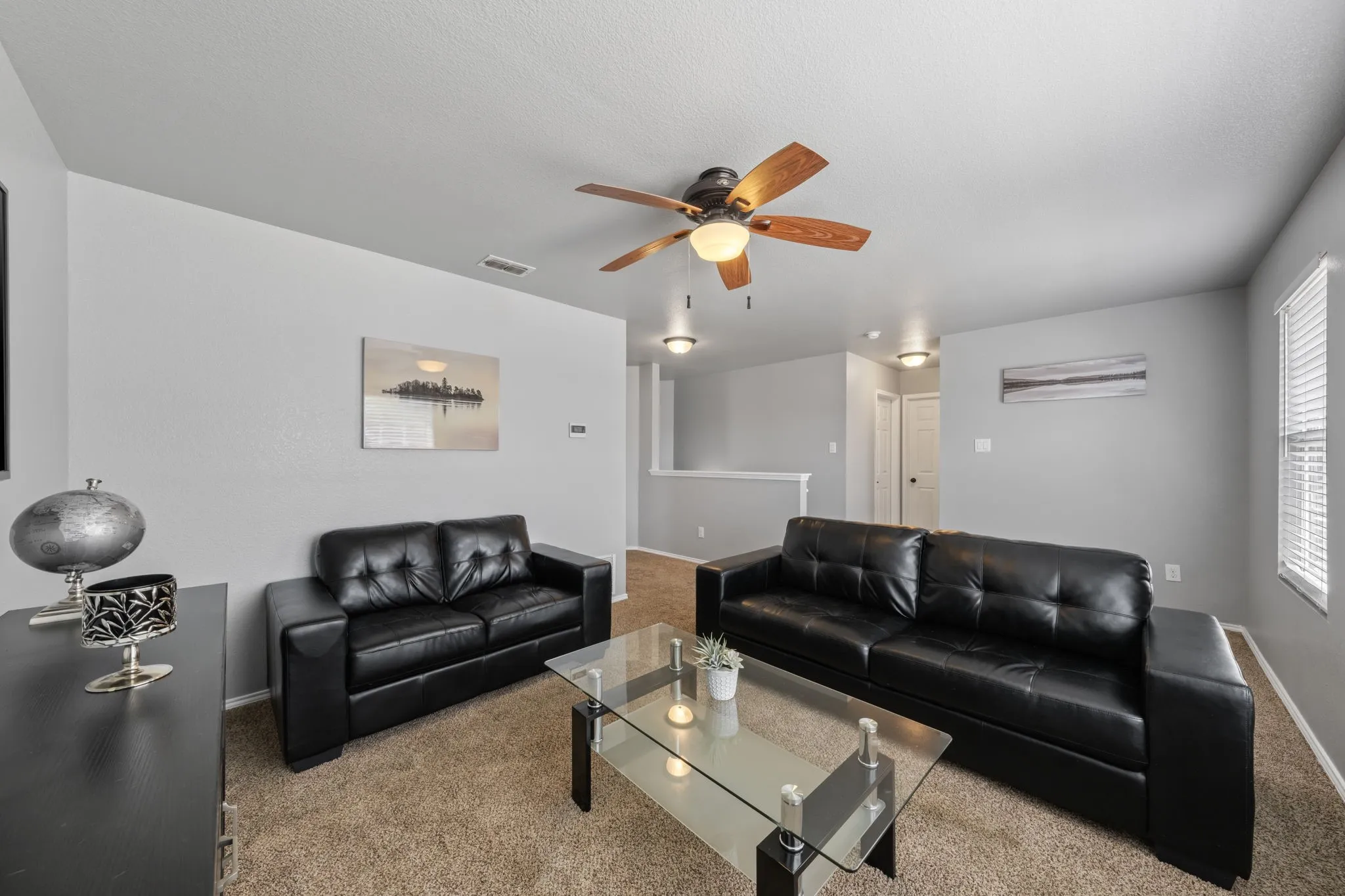 Single Family Residence For Sale in Ellis County , 207 Equestrian Drive, Waxahachie, Texas 75165, 3 Bedroom, 3 Bathroom, 2 Garage spaces, 2,647 Sqft, built in 2013, mls#21387119, Real Estate Agent in Waxahachie, Homes For Sale in Ellis county, Homes For Sale in Waxahachie, Realtor in Waxahachie Texas, Real Estate Brokerage Independent Realty Texas, Luminita Cordes Realtor