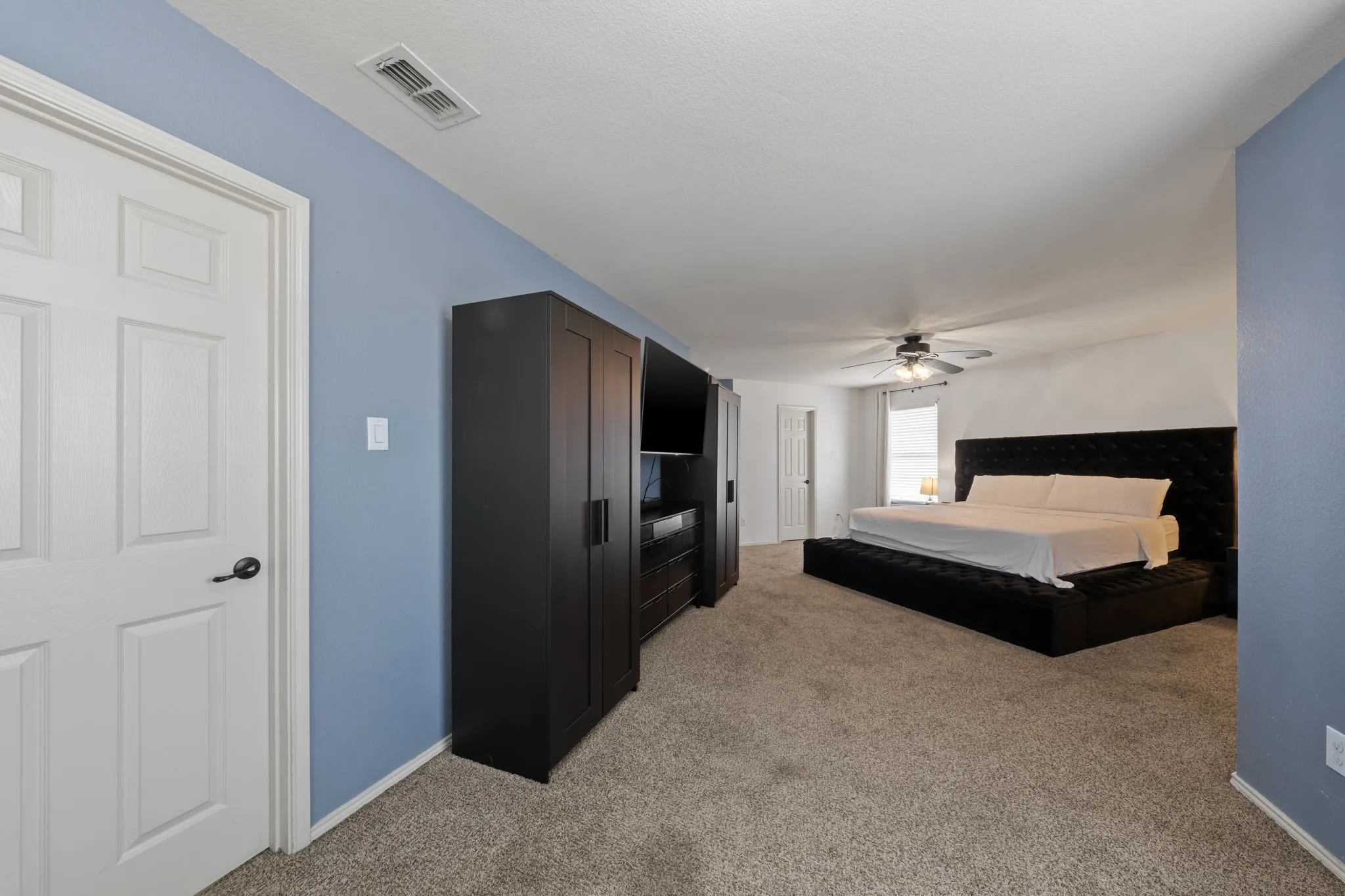 Single Family Residence For Sale in Ellis County , 207 Equestrian Drive, Waxahachie, Texas 75165, 3 Bedroom, 3 Bathroom, 2 Garage spaces, 2,647 Sqft, built in 2013, mls#21387119, Real Estate Agent in Waxahachie, Homes For Sale in Ellis county, Homes For Sale in Waxahachie, Realtor in Waxahachie Texas, Real Estate Brokerage Independent Realty Texas, Luminita Cordes Realtor
