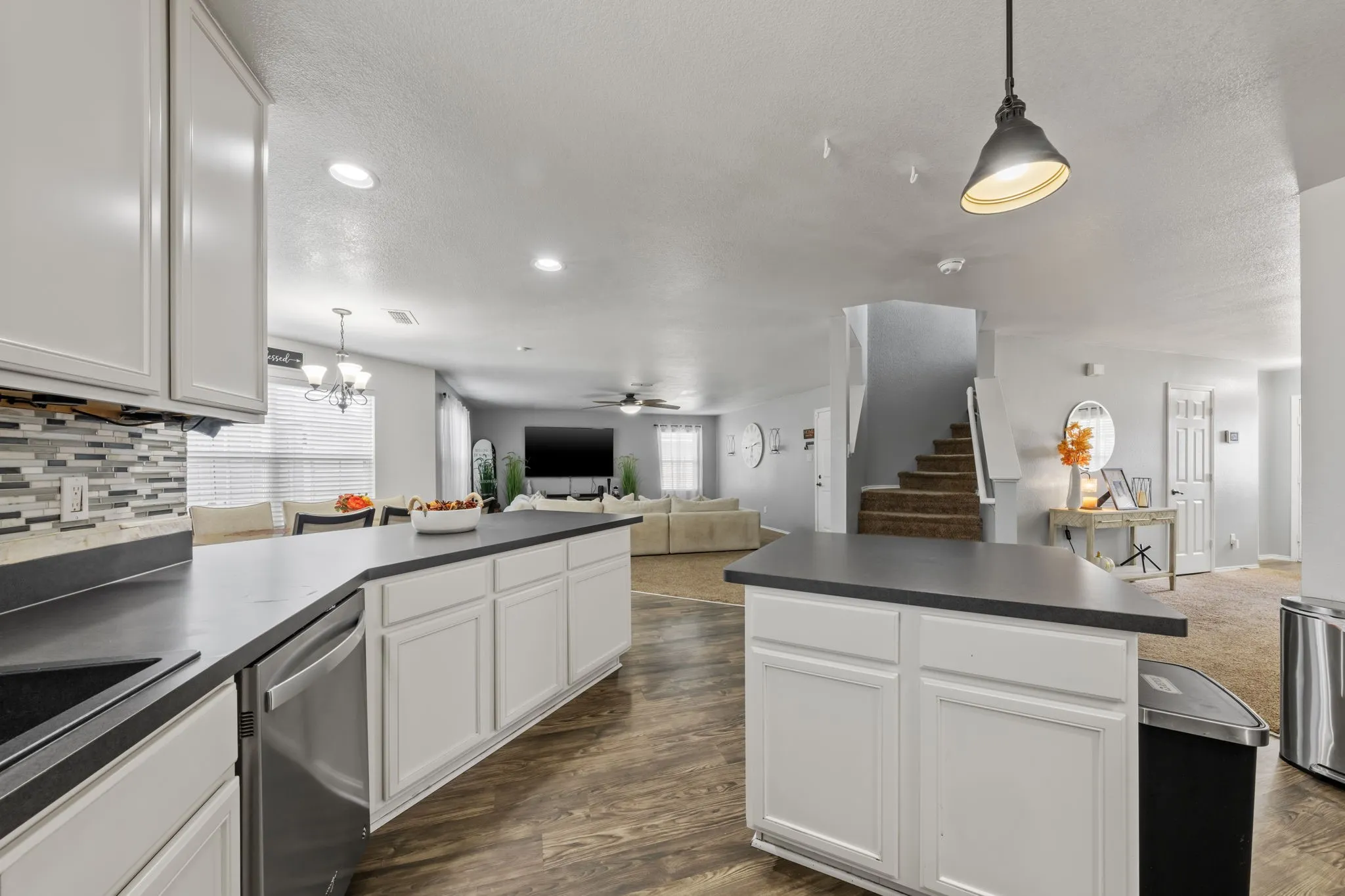 Single Family Residence For Sale in Ellis County , 207 Equestrian Drive, Waxahachie, Texas 75165, 3 Bedroom, 3 Bathroom, 2 Garage spaces, 2,647 Sqft, built in 2013, mls#21387119, Real Estate Agent in Waxahachie, Homes For Sale in Ellis county, Homes For Sale in Waxahachie, Realtor in Waxahachie Texas, Real Estate Brokerage Independent Realty Texas, Luminita Cordes Realtor