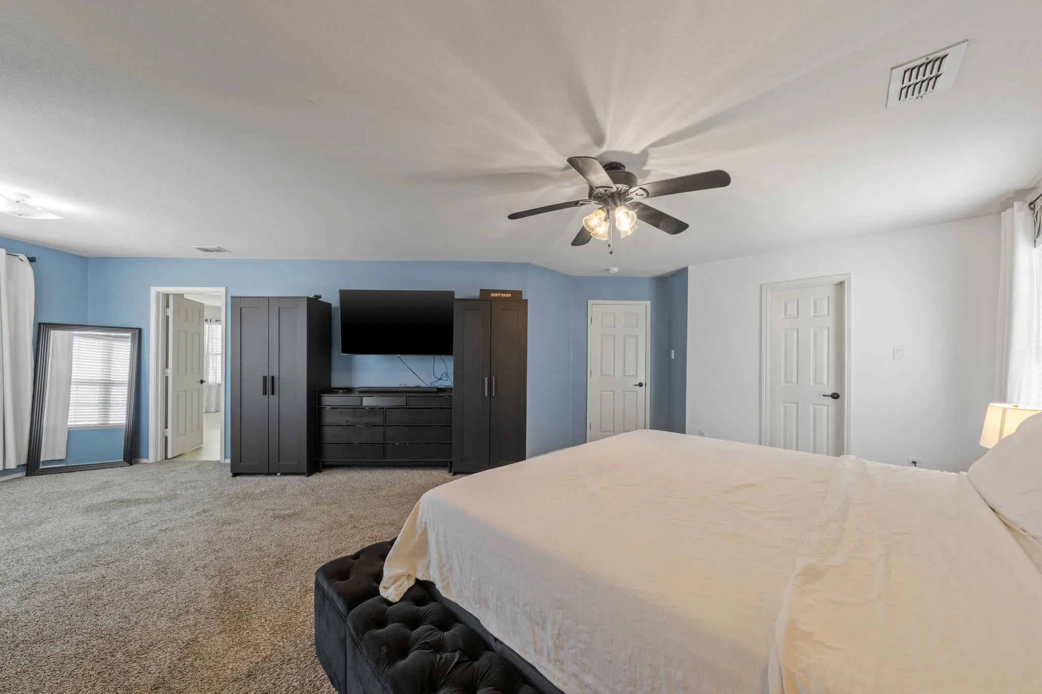 Single Family Residence For Sale in Ellis County , 207 Equestrian Drive, Waxahachie, Texas 75165, 3 Bedroom, 3 Bathroom, 2 Garage spaces, 2,647 Sqft, built in 2013, mls#21387119, Real Estate Agent in Waxahachie, Homes For Sale in Ellis county, Homes For Sale in Waxahachie, Realtor in Waxahachie Texas, Real Estate Brokerage Independent Realty Texas, Luminita Cordes Realtor