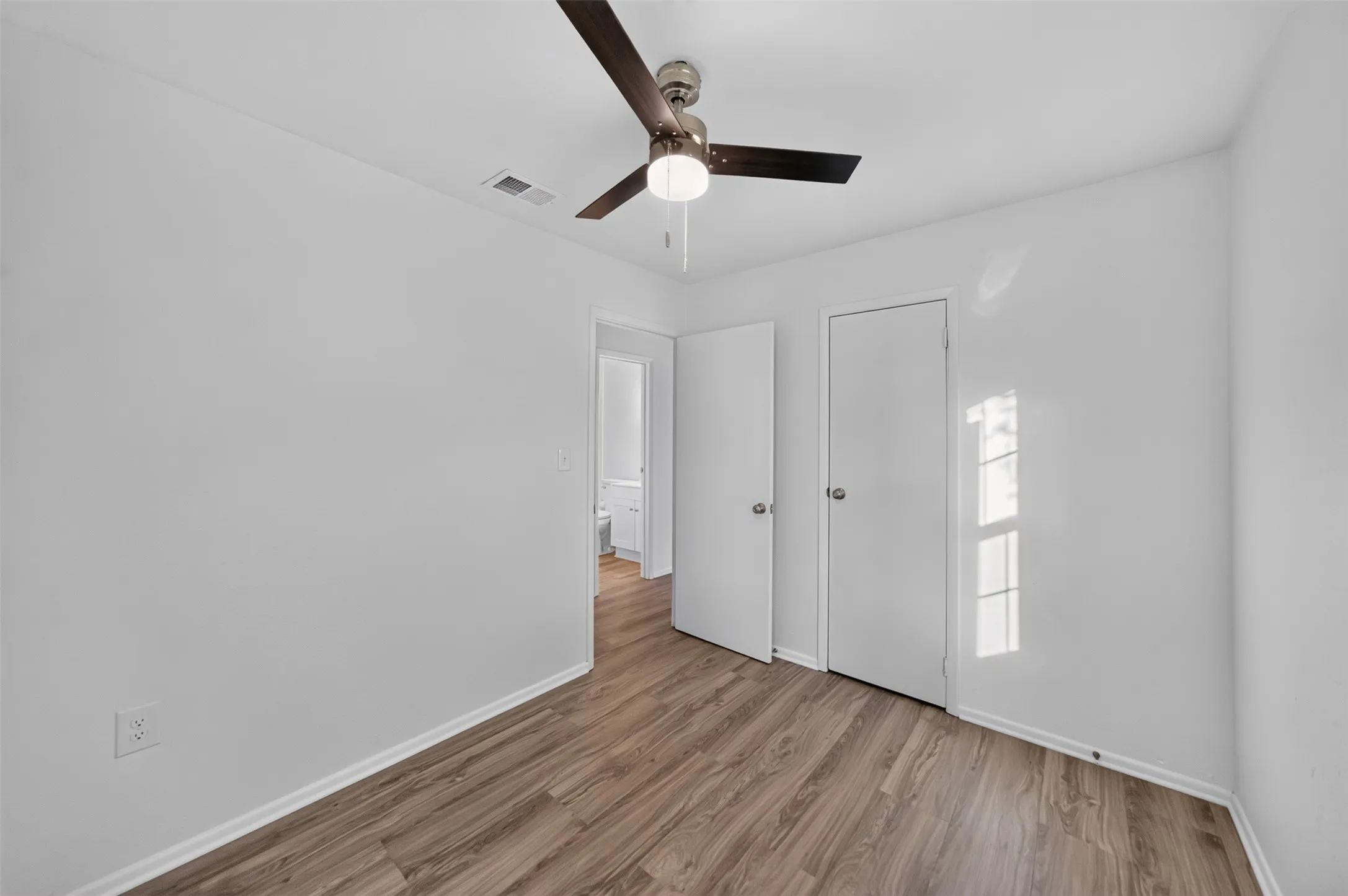 Single Family Residence For Sale in Smith County , 2313 Danica, Tyler, Texas 75701, 5 Bedroom, 3 Bathroom, Garage spaces, 1,425 Sqft, built in 1973, mls#21387874, Real Estate Agent in Tyler, Homes For Sale in Smith county, Homes For Sale in Tyler, Realtor in Tyler Texas, Real Estate Brokerage Independent Realty Texas, Luminita Cordes Realtor