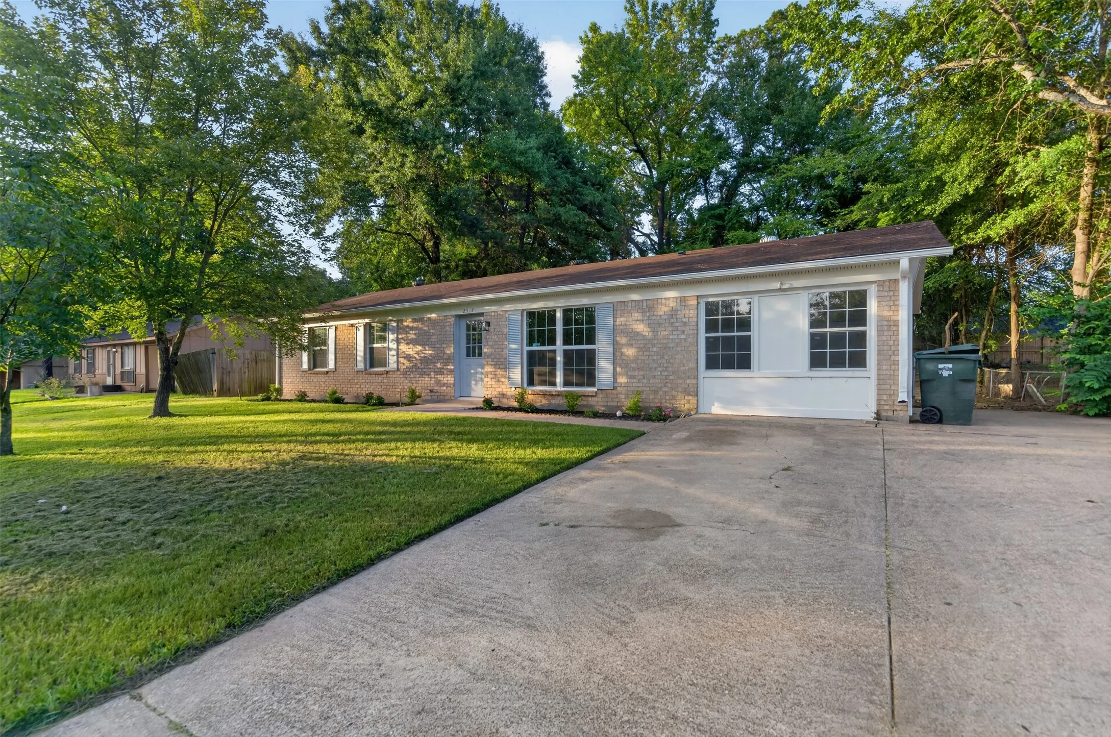 Single Family Residence For Sale in Smith County , 2313 Danica, Tyler, Texas 75701, 5 Bedroom, 3 Bathroom, Garage spaces, 1,425 Sqft, built in 1973, mls#21387874, Real Estate Agent in Tyler, Homes For Sale in Smith county, Homes For Sale in Tyler, Realtor in Tyler Texas, Real Estate Brokerage Independent Realty Texas, Luminita Cordes Realtor