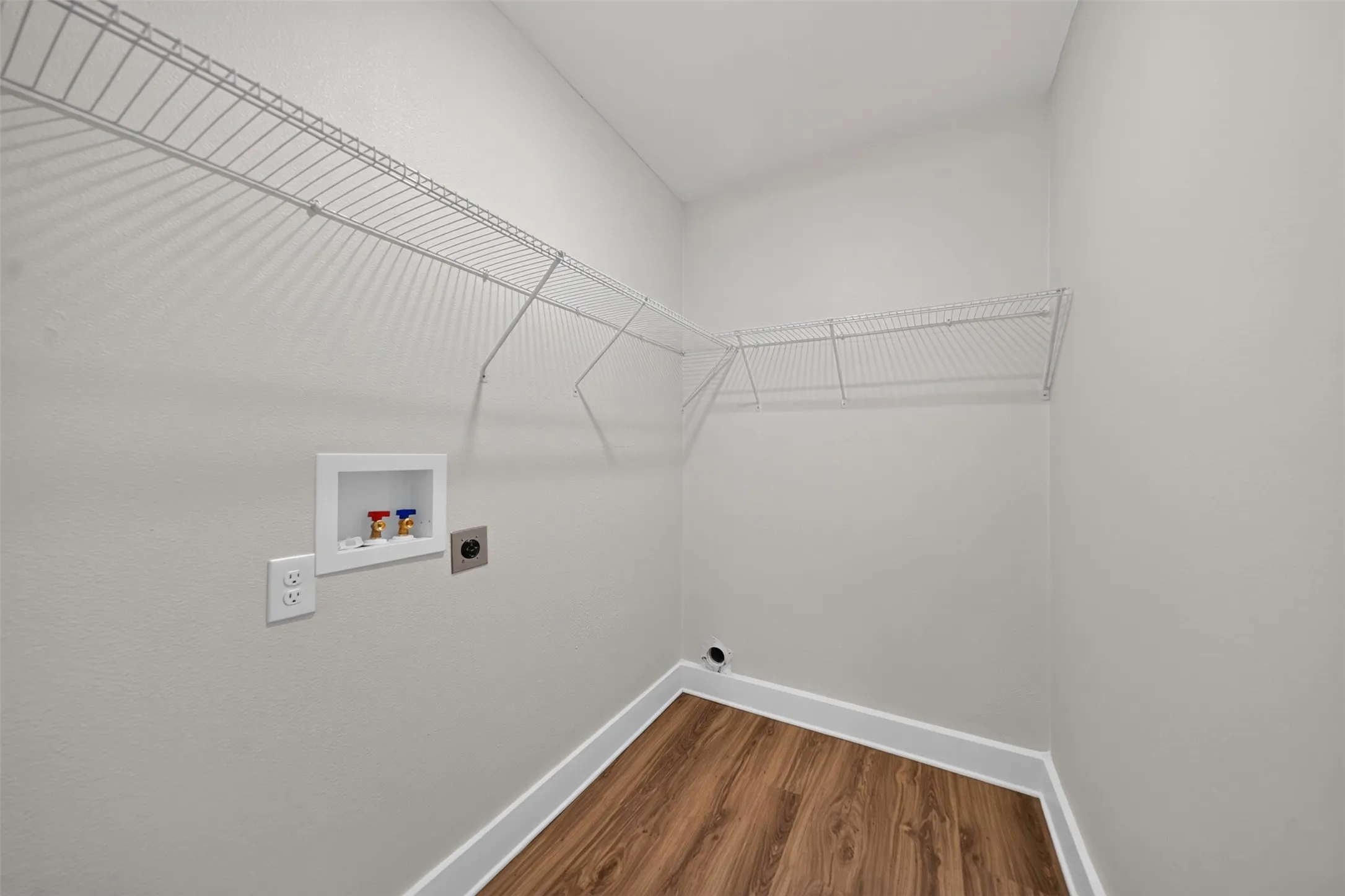 Single Family Residence For Sale in Smith County , 2313 Danica, Tyler, Texas 75701, 5 Bedroom, 3 Bathroom, Garage spaces, 1,425 Sqft, built in 1973, mls#21387874, Real Estate Agent in Tyler, Homes For Sale in Smith county, Homes For Sale in Tyler, Realtor in Tyler Texas, Real Estate Brokerage Independent Realty Texas, Luminita Cordes Realtor