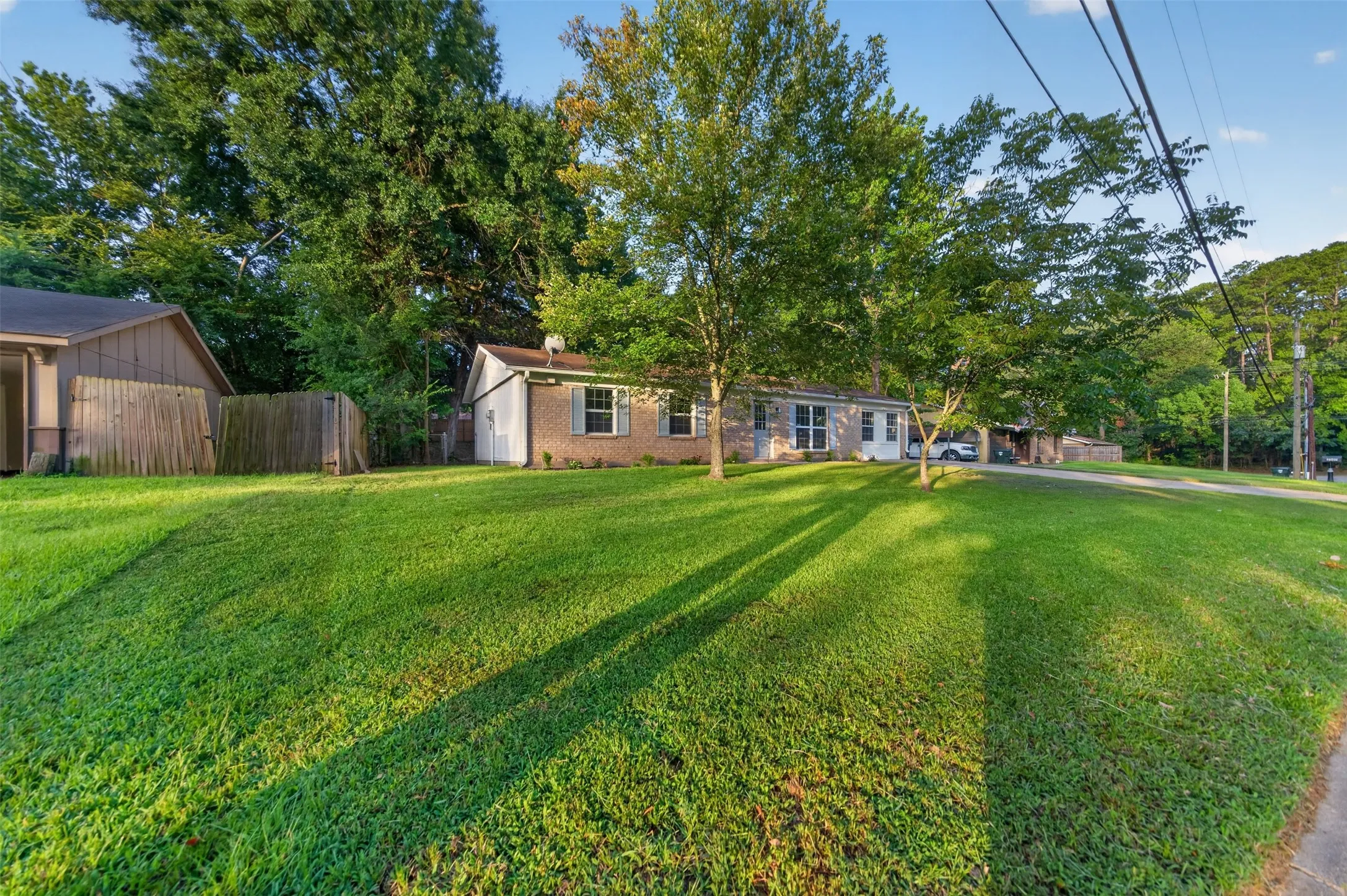 Single Family Residence For Sale in Smith County , 2313 Danica, Tyler, Texas 75701, 5 Bedroom, 3 Bathroom, Garage spaces, 1,425 Sqft, built in 1973, mls#21387874, Real Estate Agent in Tyler, Homes For Sale in Smith county, Homes For Sale in Tyler, Realtor in Tyler Texas, Real Estate Brokerage Independent Realty Texas, Luminita Cordes Realtor