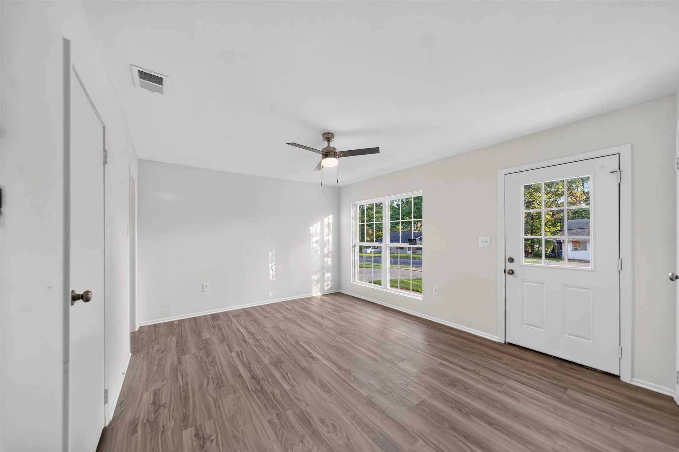 Single Family Residence For Sale in Smith County , 2313 Danica, Tyler, Texas 75701, 5 Bedroom, 3 Bathroom, Garage spaces, 1,425 Sqft, built in 1973, mls#21387874, Real Estate Agent in Tyler, Homes For Sale in Smith county, Homes For Sale in Tyler, Realtor in Tyler Texas, Real Estate Brokerage Independent Realty Texas, Luminita Cordes Realtor