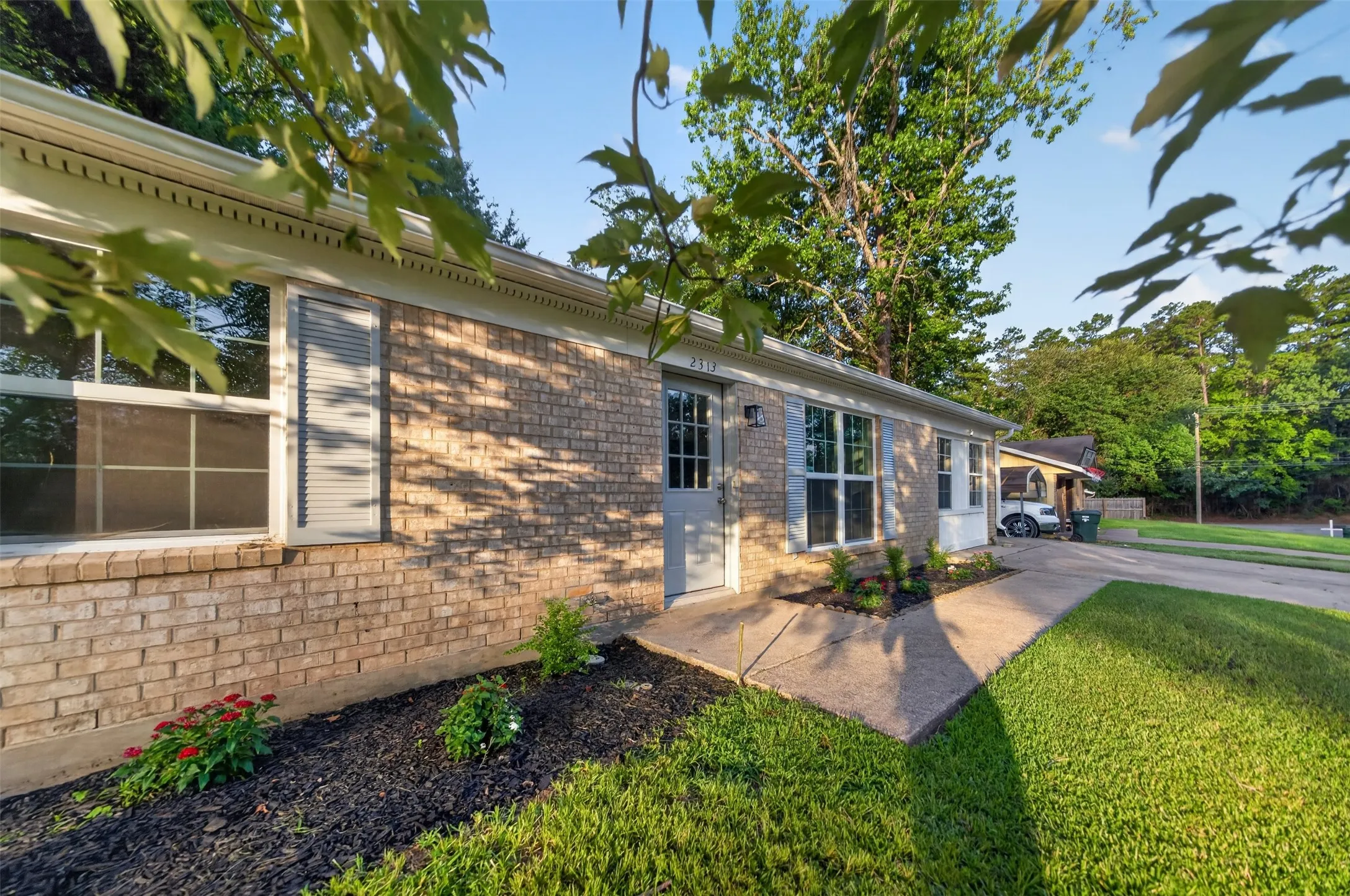 Single Family Residence For Sale in Smith County , 2313 Danica, Tyler, Texas 75701, 5 Bedroom, 3 Bathroom, Garage spaces, 1,425 Sqft, built in 1973, mls#21387874, Real Estate Agent in Tyler, Homes For Sale in Smith county, Homes For Sale in Tyler, Realtor in Tyler Texas, Real Estate Brokerage Independent Realty Texas, Luminita Cordes Realtor