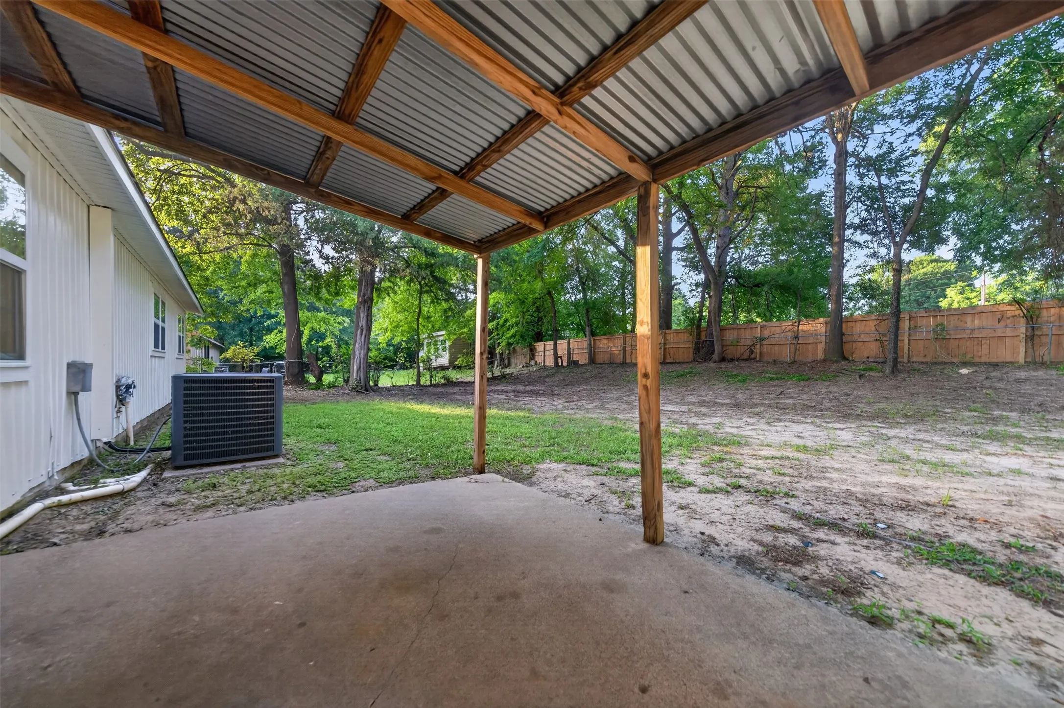Single Family Residence For Sale in Smith County , 2313 Danica, Tyler, Texas 75701, 5 Bedroom, 3 Bathroom, Garage spaces, 1,425 Sqft, built in 1973, mls#21387874, Real Estate Agent in Tyler, Homes For Sale in Smith county, Homes For Sale in Tyler, Realtor in Tyler Texas, Real Estate Brokerage Independent Realty Texas, Luminita Cordes Realtor