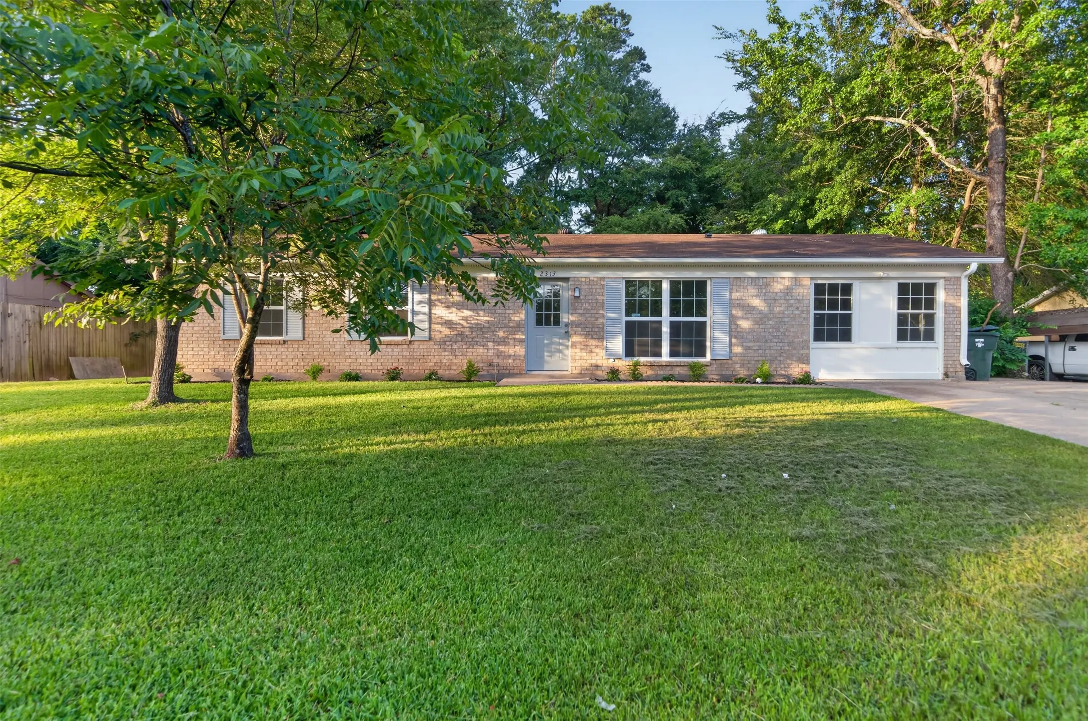 Single Family Residence For Sale in Smith County , 2313 Danica, Tyler, Texas 75701, 5 Bedroom, 3 Bathroom, Garage spaces, 1,425 Sqft, built in 1973, mls#21387874, Real Estate Agent in Tyler, Homes For Sale in Smith county, Homes For Sale in Tyler, Realtor in Tyler Texas, Real Estate Brokerage Independent Realty Texas, Luminita Cordes Realtor