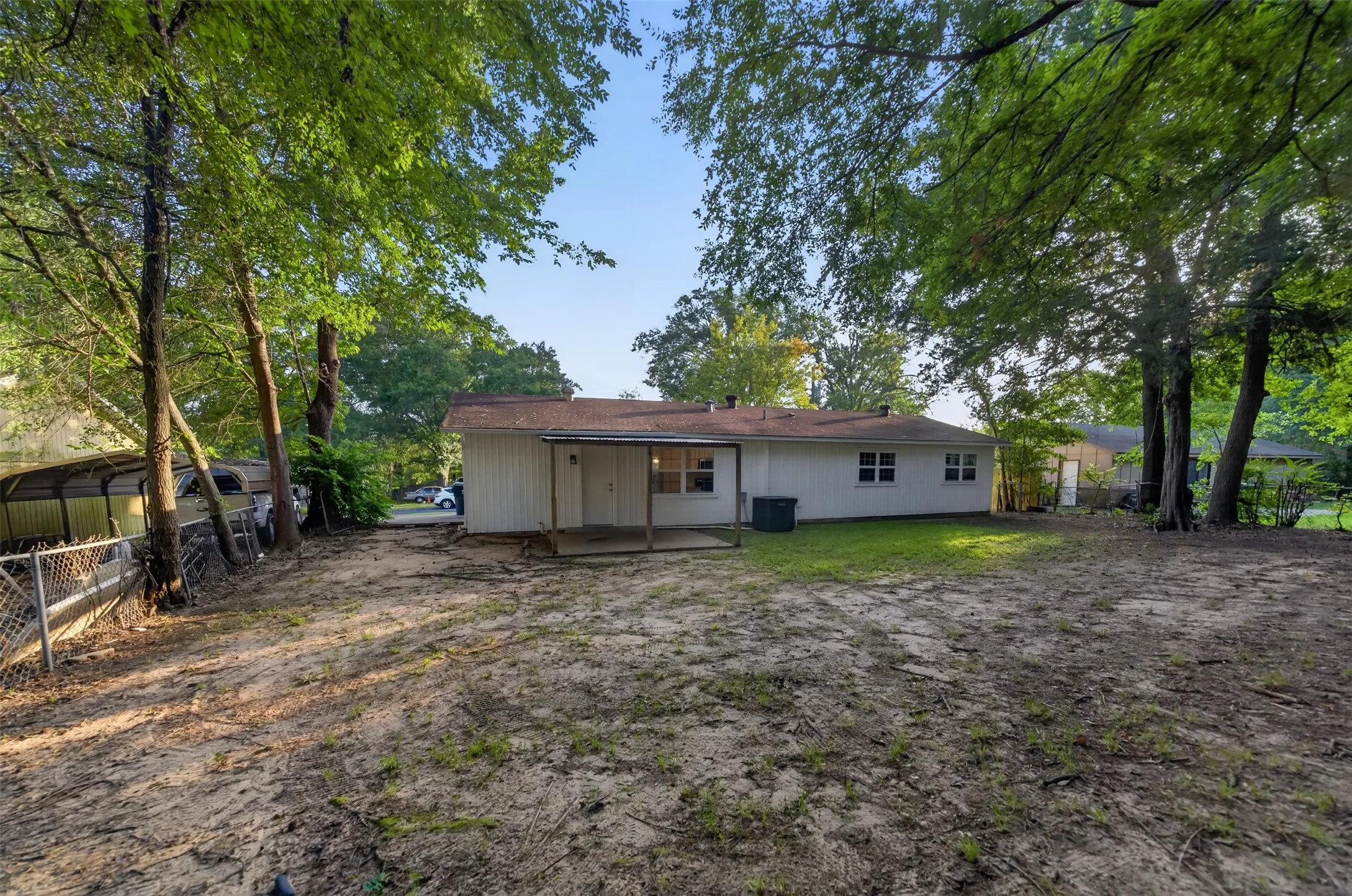 Single Family Residence For Sale in Smith County , 2313 Danica, Tyler, Texas 75701, 5 Bedroom, 3 Bathroom, Garage spaces, 1,425 Sqft, built in 1973, mls#21387874, Real Estate Agent in Tyler, Homes For Sale in Smith county, Homes For Sale in Tyler, Realtor in Tyler Texas, Real Estate Brokerage Independent Realty Texas, Luminita Cordes Realtor