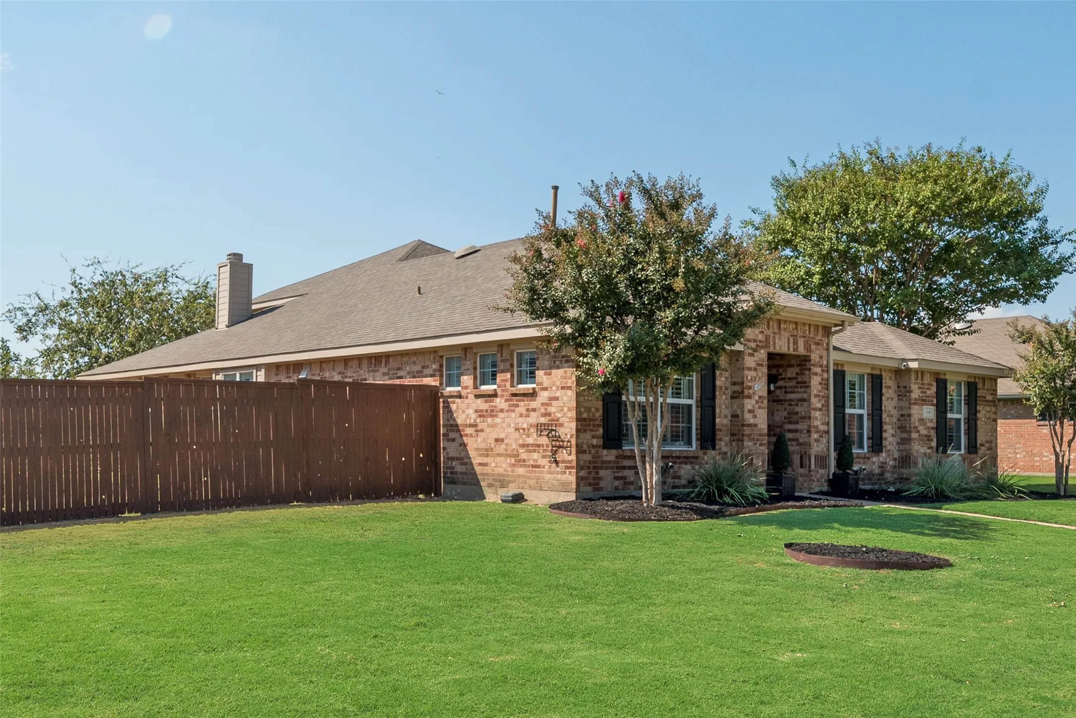 Single Family Residence For Sale in Denton County , 2408 Creekdale Drive, Denton, Texas 76210, 4 Bedroom, 3 Bathroom, 2 Garage spaces, 2,449 Sqft, built in 2004, mls#21387195, Real Estate Agent in Denton, Homes For Sale in Denton county, Homes For Sale in Denton, Realtor in Denton Texas, Real Estate Brokerage Independent Realty Texas, Luminita Cordes Realtor