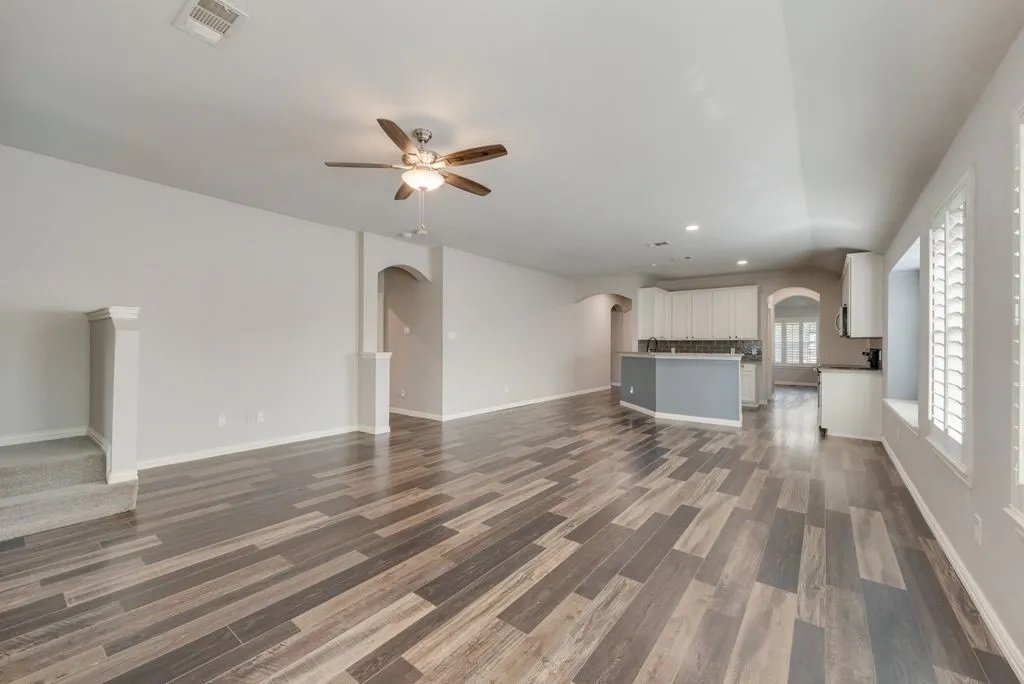 Single Family Residence For Sale in Denton County , 2408 Creekdale Drive, Denton, Texas 76210, 4 Bedroom, 3 Bathroom, 2 Garage spaces, 2,449 Sqft, built in 2004, mls#21387195, Real Estate Agent in Denton, Homes For Sale in Denton county, Homes For Sale in Denton, Realtor in Denton Texas, Real Estate Brokerage Independent Realty Texas, Luminita Cordes Realtor
