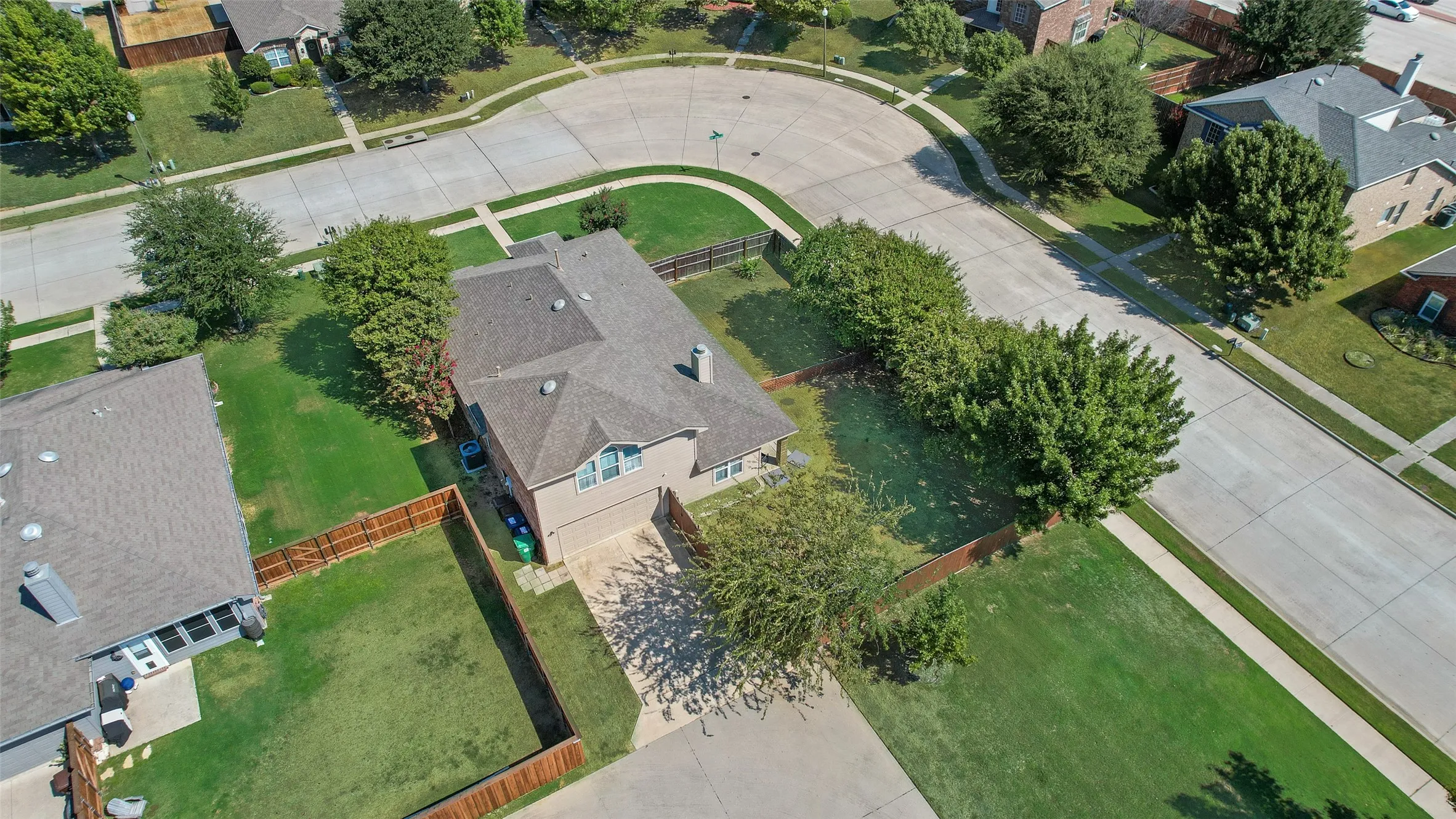 Single Family Residence For Sale in Denton County , 2408 Creekdale Drive, Denton, Texas 76210, 4 Bedroom, 3 Bathroom, 2 Garage spaces, 2,449 Sqft, built in 2004, mls#21387195, Real Estate Agent in Denton, Homes For Sale in Denton county, Homes For Sale in Denton, Realtor in Denton Texas, Real Estate Brokerage Independent Realty Texas, Luminita Cordes Realtor