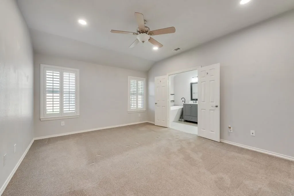 Single Family Residence For Sale in Denton County , 2408 Creekdale Drive, Denton, Texas 76210, 4 Bedroom, 3 Bathroom, 2 Garage spaces, 2,449 Sqft, built in 2004, mls#21387195, Real Estate Agent in Denton, Homes For Sale in Denton county, Homes For Sale in Denton, Realtor in Denton Texas, Real Estate Brokerage Independent Realty Texas, Luminita Cordes Realtor