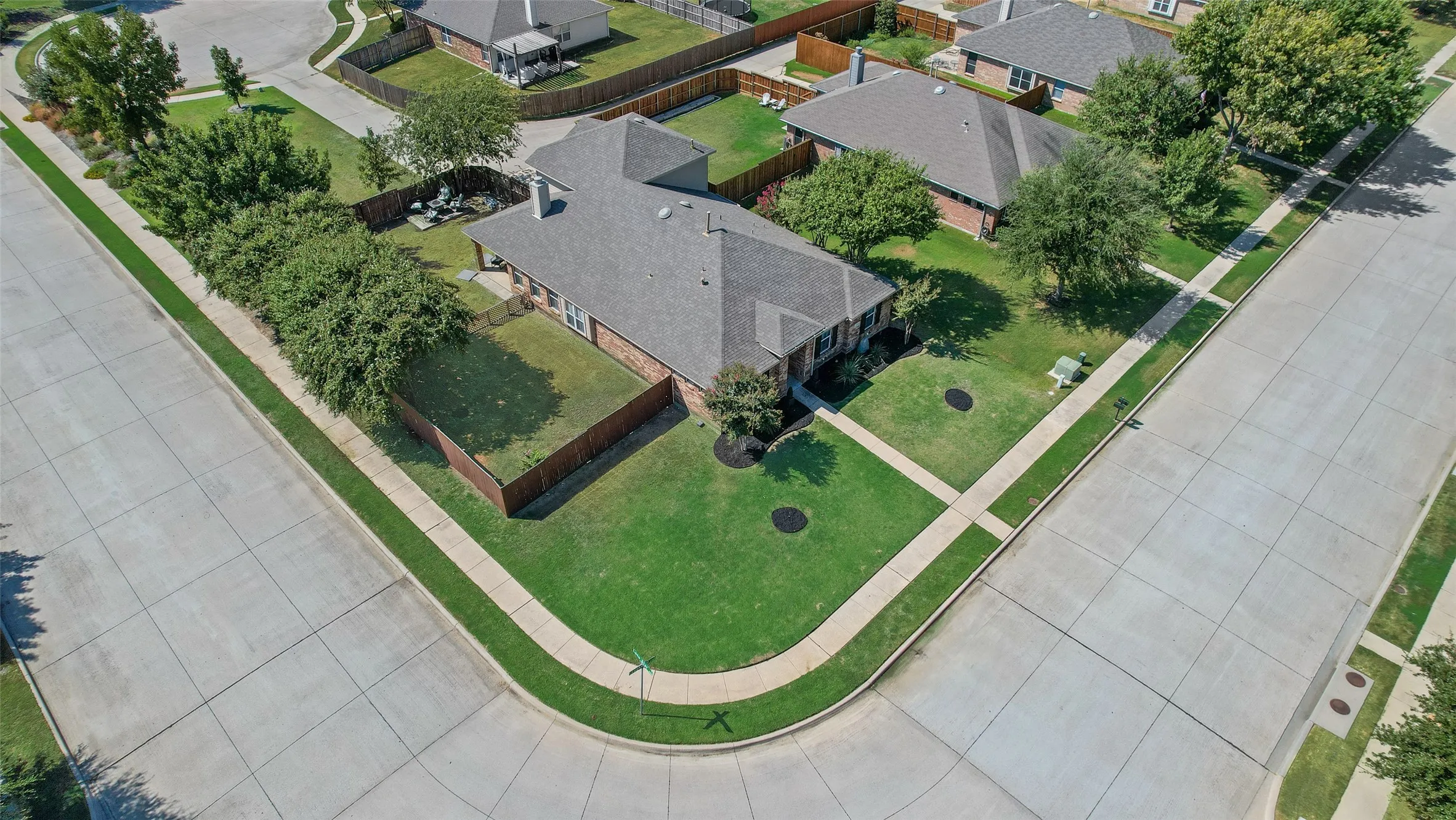 Single Family Residence For Sale in Denton County , 2408 Creekdale Drive, Denton, Texas 76210, 4 Bedroom, 3 Bathroom, 2 Garage spaces, 2,449 Sqft, built in 2004, mls#21387195, Real Estate Agent in Denton, Homes For Sale in Denton county, Homes For Sale in Denton, Realtor in Denton Texas, Real Estate Brokerage Independent Realty Texas, Luminita Cordes Realtor