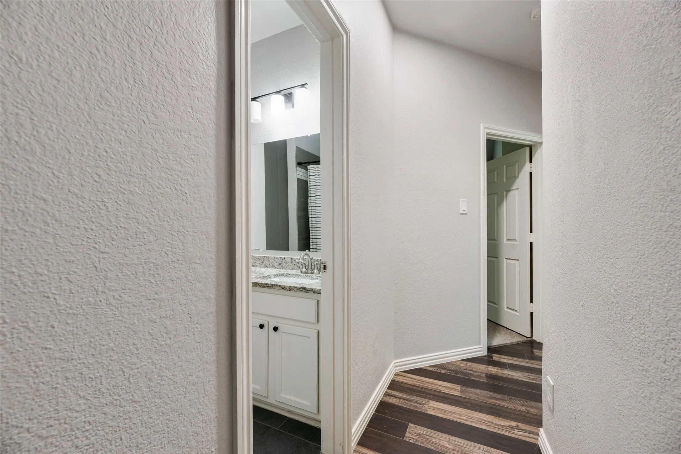 Single Family Residence For Sale in Denton County , 2408 Creekdale Drive, Denton, Texas 76210, 4 Bedroom, 3 Bathroom, 2 Garage spaces, 2,449 Sqft, built in 2004, mls#21387195, Real Estate Agent in Denton, Homes For Sale in Denton county, Homes For Sale in Denton, Realtor in Denton Texas, Real Estate Brokerage Independent Realty Texas, Luminita Cordes Realtor