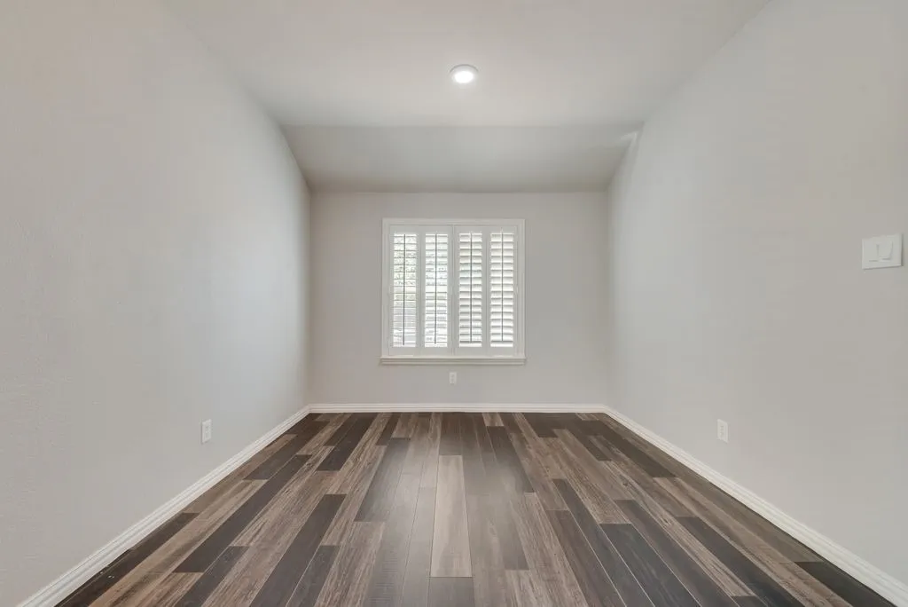 Single Family Residence For Sale in Denton County , 2408 Creekdale Drive, Denton, Texas 76210, 4 Bedroom, 3 Bathroom, 2 Garage spaces, 2,449 Sqft, built in 2004, mls#21387195, Real Estate Agent in Denton, Homes For Sale in Denton county, Homes For Sale in Denton, Realtor in Denton Texas, Real Estate Brokerage Independent Realty Texas, Luminita Cordes Realtor