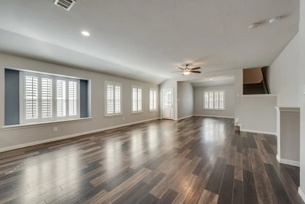 Single Family Residence For Sale in Denton County , 2408 Creekdale Drive, Denton, Texas 76210, 4 Bedroom, 3 Bathroom, 2 Garage spaces, 2,449 Sqft, built in 2004, mls#21387195, Real Estate Agent in Denton, Homes For Sale in Denton county, Homes For Sale in Denton, Realtor in Denton Texas, Real Estate Brokerage Independent Realty Texas, Luminita Cordes Realtor