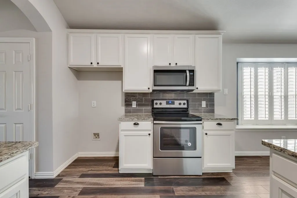 Single Family Residence For Sale in Denton County , 2408 Creekdale Drive, Denton, Texas 76210, 4 Bedroom, 3 Bathroom, 2 Garage spaces, 2,449 Sqft, built in 2004, mls#21387195, Real Estate Agent in Denton, Homes For Sale in Denton county, Homes For Sale in Denton, Realtor in Denton Texas, Real Estate Brokerage Independent Realty Texas, Luminita Cordes Realtor