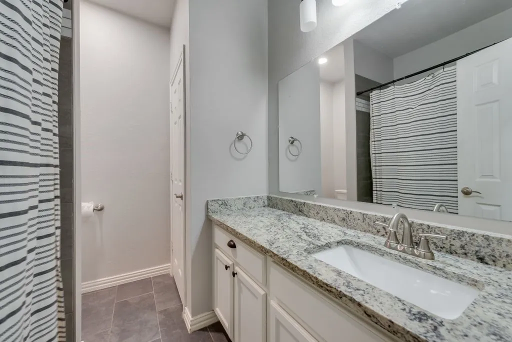 Single Family Residence For Sale in Denton County , 2408 Creekdale Drive, Denton, Texas 76210, 4 Bedroom, 3 Bathroom, 2 Garage spaces, 2,449 Sqft, built in 2004, mls#21387195, Real Estate Agent in Denton, Homes For Sale in Denton county, Homes For Sale in Denton, Realtor in Denton Texas, Real Estate Brokerage Independent Realty Texas, Luminita Cordes Realtor