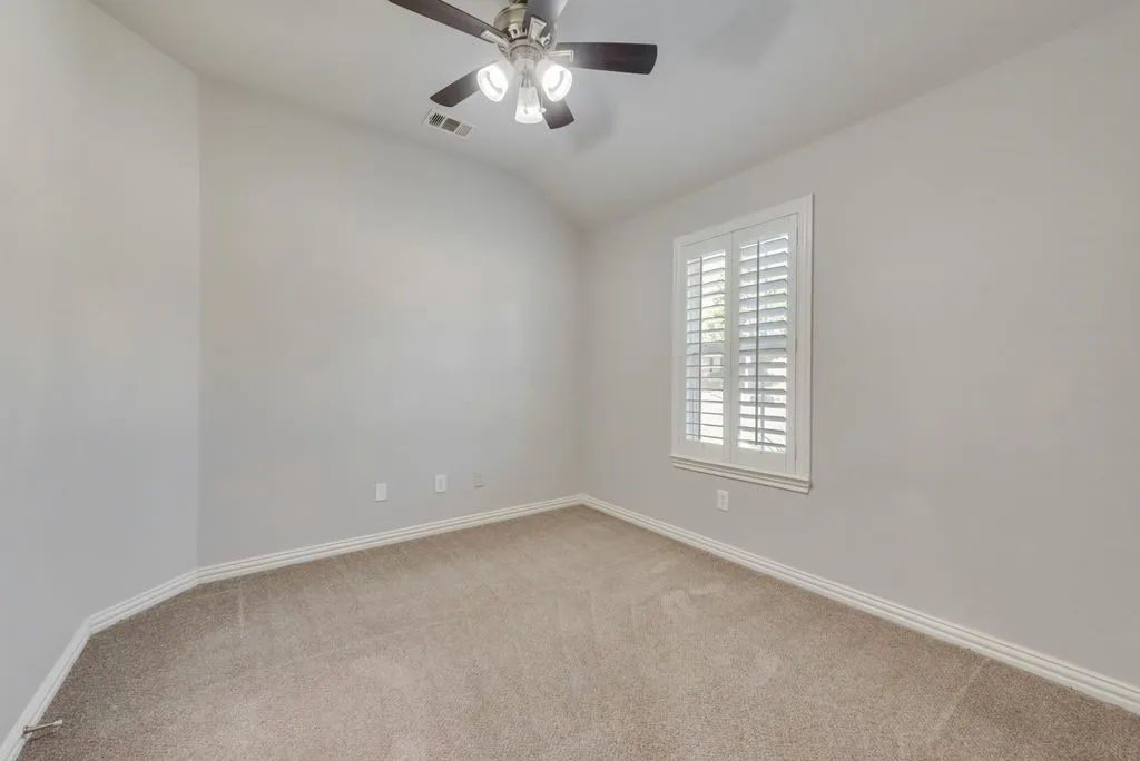 Single Family Residence For Sale in Denton County , 2408 Creekdale Drive, Denton, Texas 76210, 4 Bedroom, 3 Bathroom, 2 Garage spaces, 2,449 Sqft, built in 2004, mls#21387195, Real Estate Agent in Denton, Homes For Sale in Denton county, Homes For Sale in Denton, Realtor in Denton Texas, Real Estate Brokerage Independent Realty Texas, Luminita Cordes Realtor
