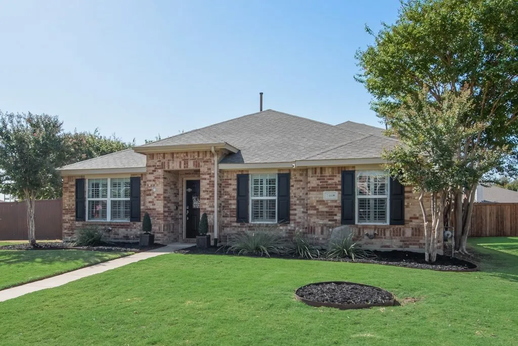 Single Family Residence For Sale in Denton County , 2408 Creekdale Drive, Denton, Texas 76210, 4 Bedroom, 3 Bathroom, 2 Garage spaces, 2,449 Sqft, built in 2004, mls#21387195, Real Estate Agent in Denton, Homes For Sale in Denton county, Homes For Sale in Denton, Realtor in Denton Texas, Real Estate Brokerage Independent Realty Texas, Luminita Cordes Realtor