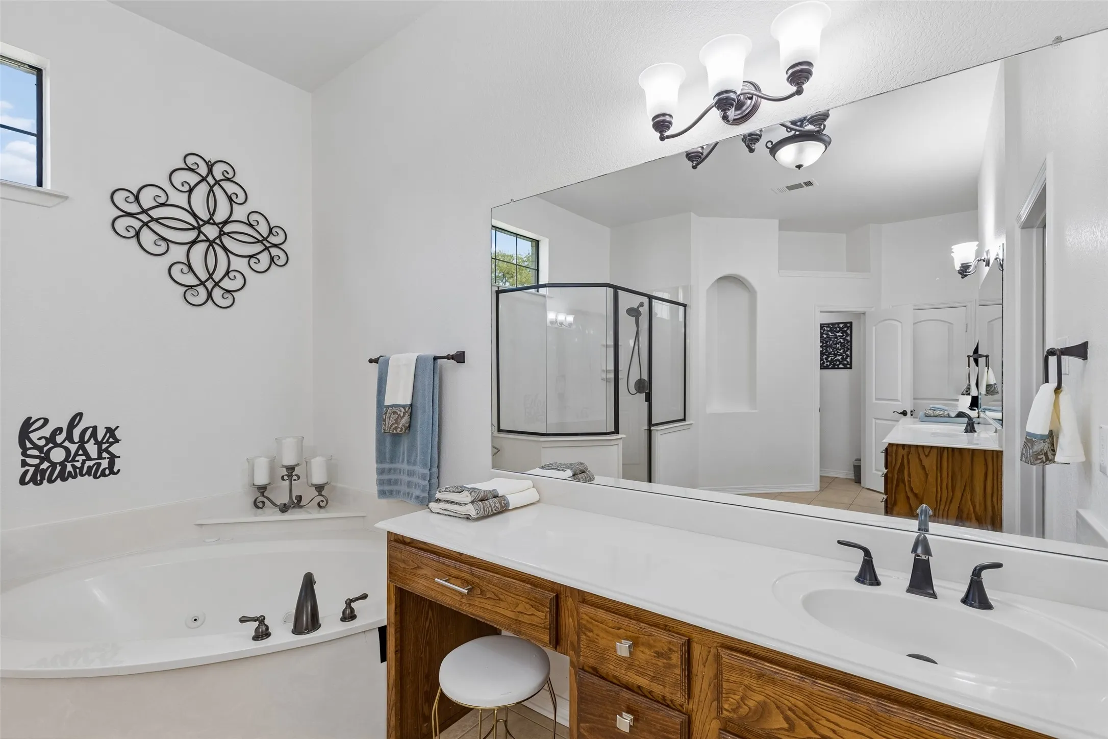 Single Family Residence For Sale in Dallas County , 1806 Richlen Way, Duncanville, Texas 75115, 4 Bedroom, 4 Bathroom, 3 Garage spaces, 4,058 Sqft, built in 2005, mls#21381631, Real Estate Agent in Duncanville, Homes For Sale in Dallas county, Homes For Sale in Duncanville, Realtor in Duncanville Texas, Real Estate Brokerage Independent Realty Texas, Luminita Cordes Realtor