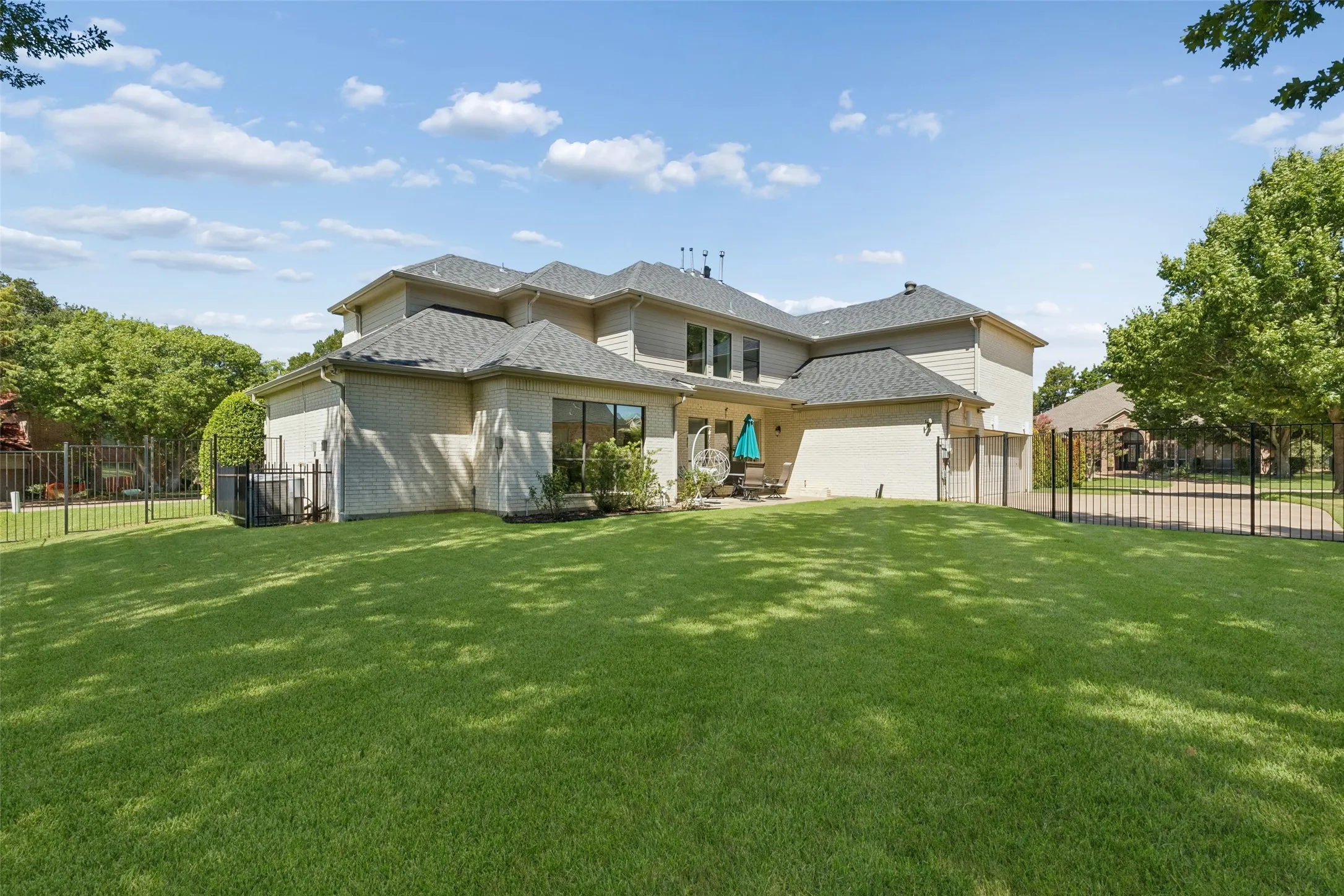 Single Family Residence For Sale in Dallas County , 1806 Richlen Way, Duncanville, Texas 75115, 4 Bedroom, 4 Bathroom, 3 Garage spaces, 4,058 Sqft, built in 2005, mls#21381631, Real Estate Agent in Duncanville, Homes For Sale in Dallas county, Homes For Sale in Duncanville, Realtor in Duncanville Texas, Real Estate Brokerage Independent Realty Texas, Luminita Cordes Realtor
