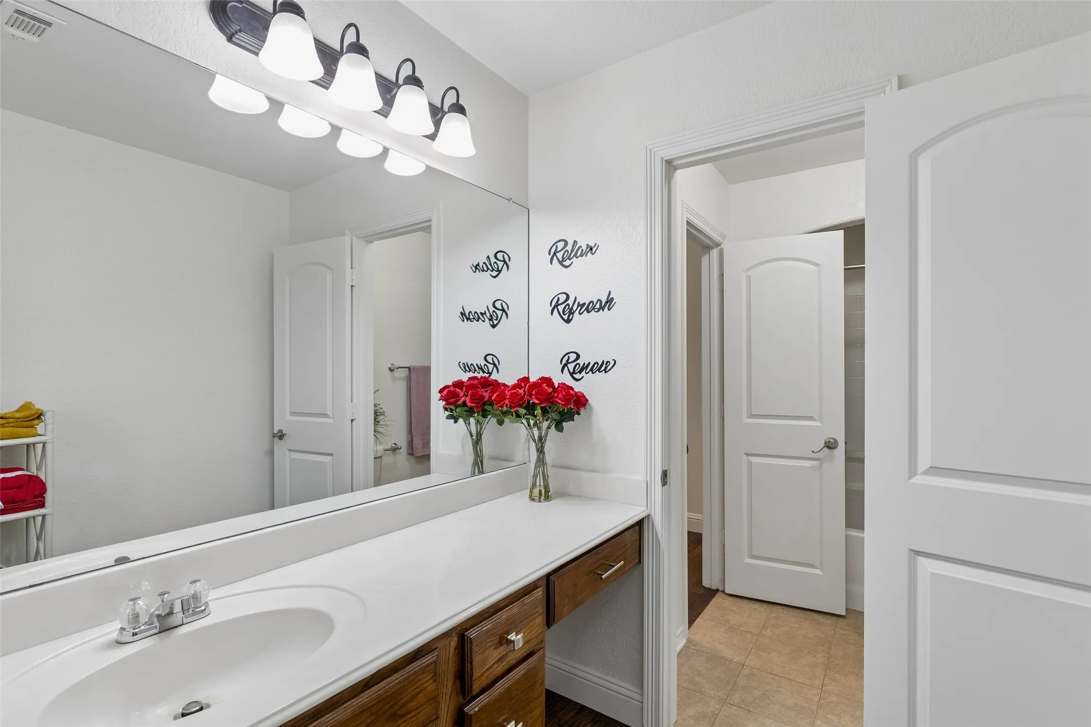 Single Family Residence For Sale in Dallas County , 1806 Richlen Way, Duncanville, Texas 75115, 4 Bedroom, 4 Bathroom, 3 Garage spaces, 4,058 Sqft, built in 2005, mls#21381631, Real Estate Agent in Duncanville, Homes For Sale in Dallas county, Homes For Sale in Duncanville, Realtor in Duncanville Texas, Real Estate Brokerage Independent Realty Texas, Luminita Cordes Realtor