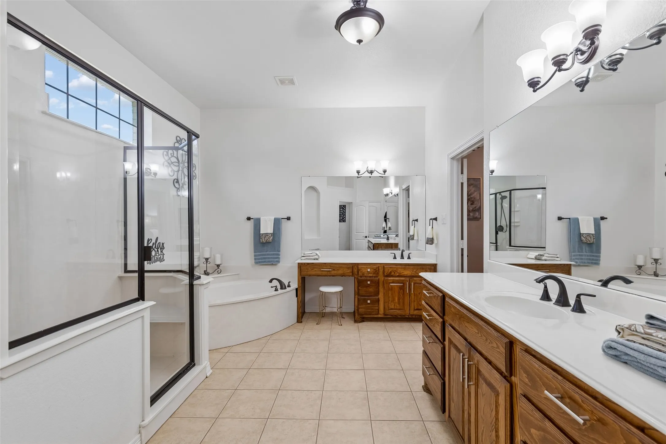 Single Family Residence For Sale in Dallas County , 1806 Richlen Way, Duncanville, Texas 75115, 4 Bedroom, 4 Bathroom, 3 Garage spaces, 4,058 Sqft, built in 2005, mls#21381631, Real Estate Agent in Duncanville, Homes For Sale in Dallas county, Homes For Sale in Duncanville, Realtor in Duncanville Texas, Real Estate Brokerage Independent Realty Texas, Luminita Cordes Realtor