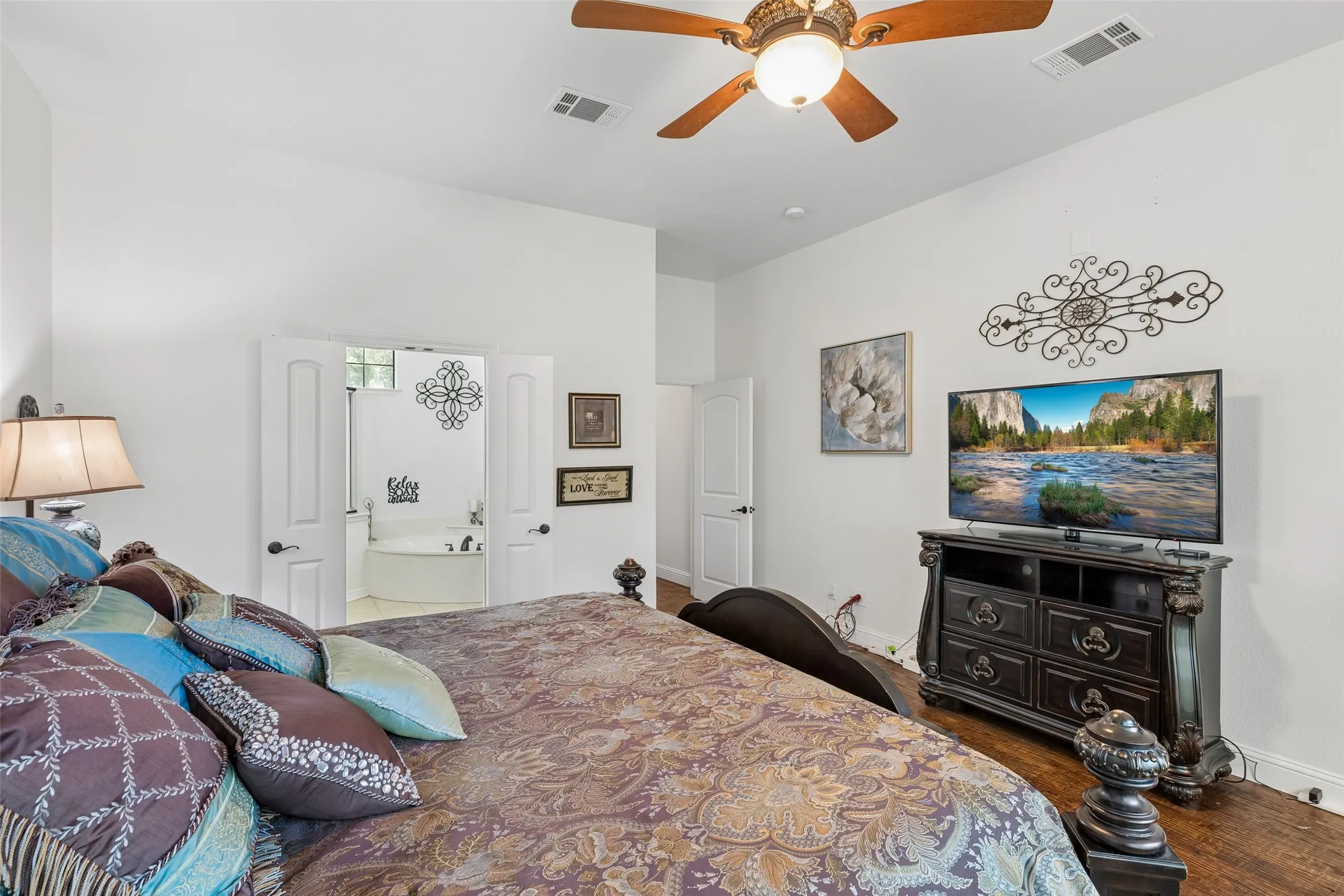 Single Family Residence For Sale in Dallas County , 1806 Richlen Way, Duncanville, Texas 75115, 4 Bedroom, 4 Bathroom, 3 Garage spaces, 4,058 Sqft, built in 2005, mls#21381631, Real Estate Agent in Duncanville, Homes For Sale in Dallas county, Homes For Sale in Duncanville, Realtor in Duncanville Texas, Real Estate Brokerage Independent Realty Texas, Luminita Cordes Realtor