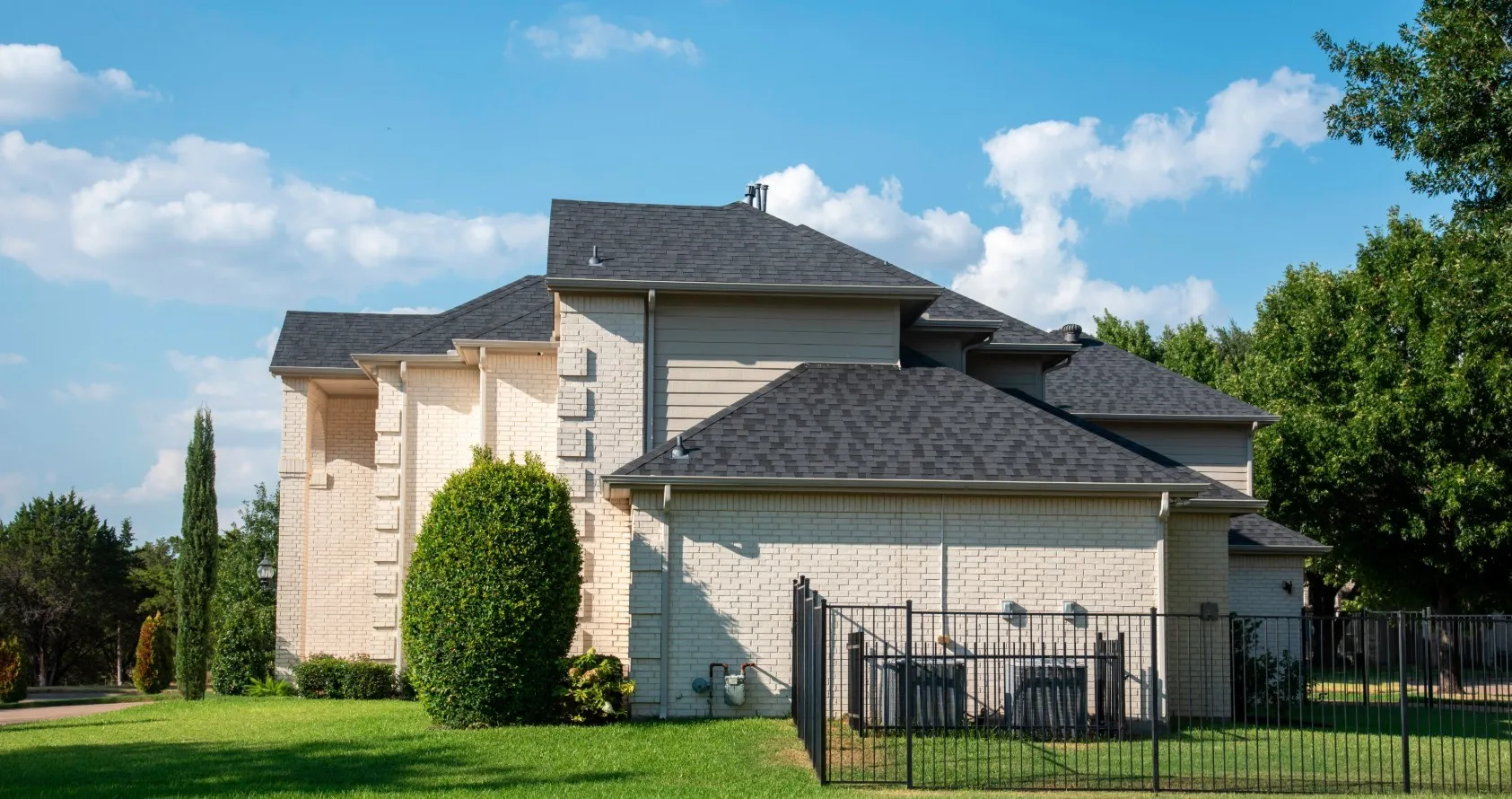 Single Family Residence For Sale in Dallas County , 1806 Richlen Way, Duncanville, Texas 75115, 4 Bedroom, 4 Bathroom, 3 Garage spaces, 4,058 Sqft, built in 2005, mls#21381631, Real Estate Agent in Duncanville, Homes For Sale in Dallas county, Homes For Sale in Duncanville, Realtor in Duncanville Texas, Real Estate Brokerage Independent Realty Texas, Luminita Cordes Realtor