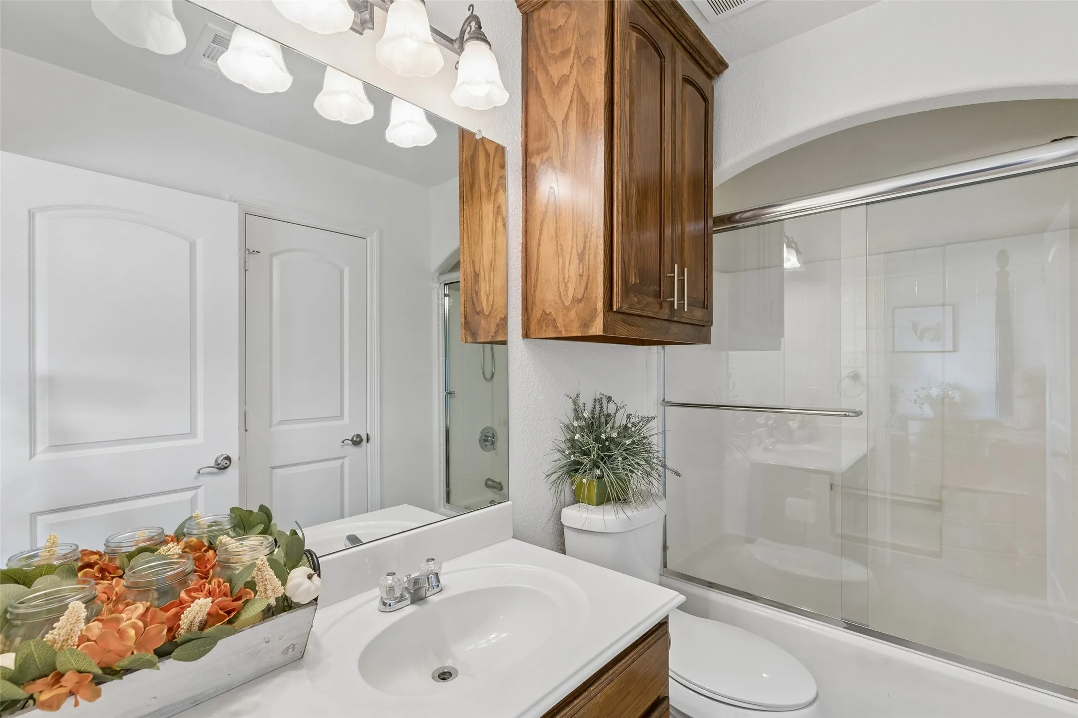 Single Family Residence For Sale in Dallas County , 1806 Richlen Way, Duncanville, Texas 75115, 4 Bedroom, 4 Bathroom, 3 Garage spaces, 4,058 Sqft, built in 2005, mls#21381631, Real Estate Agent in Duncanville, Homes For Sale in Dallas county, Homes For Sale in Duncanville, Realtor in Duncanville Texas, Real Estate Brokerage Independent Realty Texas, Luminita Cordes Realtor