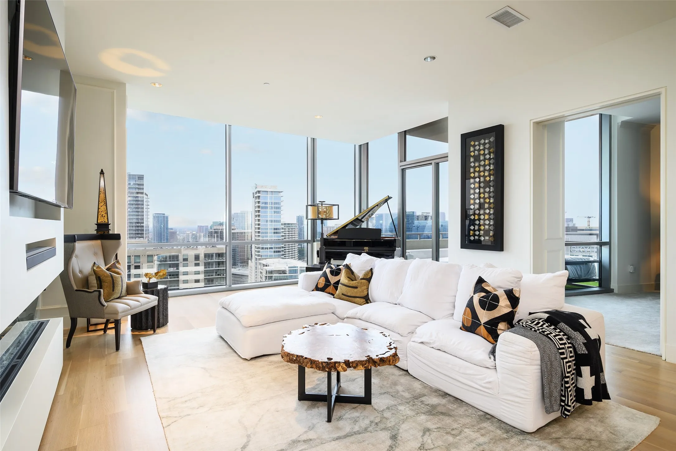 Condominium For Sale in Dallas County , 2200 Victory Avenue 2401, Dallas, Texas 75219, 2 Bedroom, 2 Bathroom, 2 Garage spaces, 1,540 Sqft, built in 2007, mls#21386338, Real Estate Agent in Dallas, Homes For Sale in Dallas county, Homes For Sale in Dallas, Realtor in Dallas Texas, Real Estate Brokerage Independent Realty Texas, Luminita Cordes Realtor