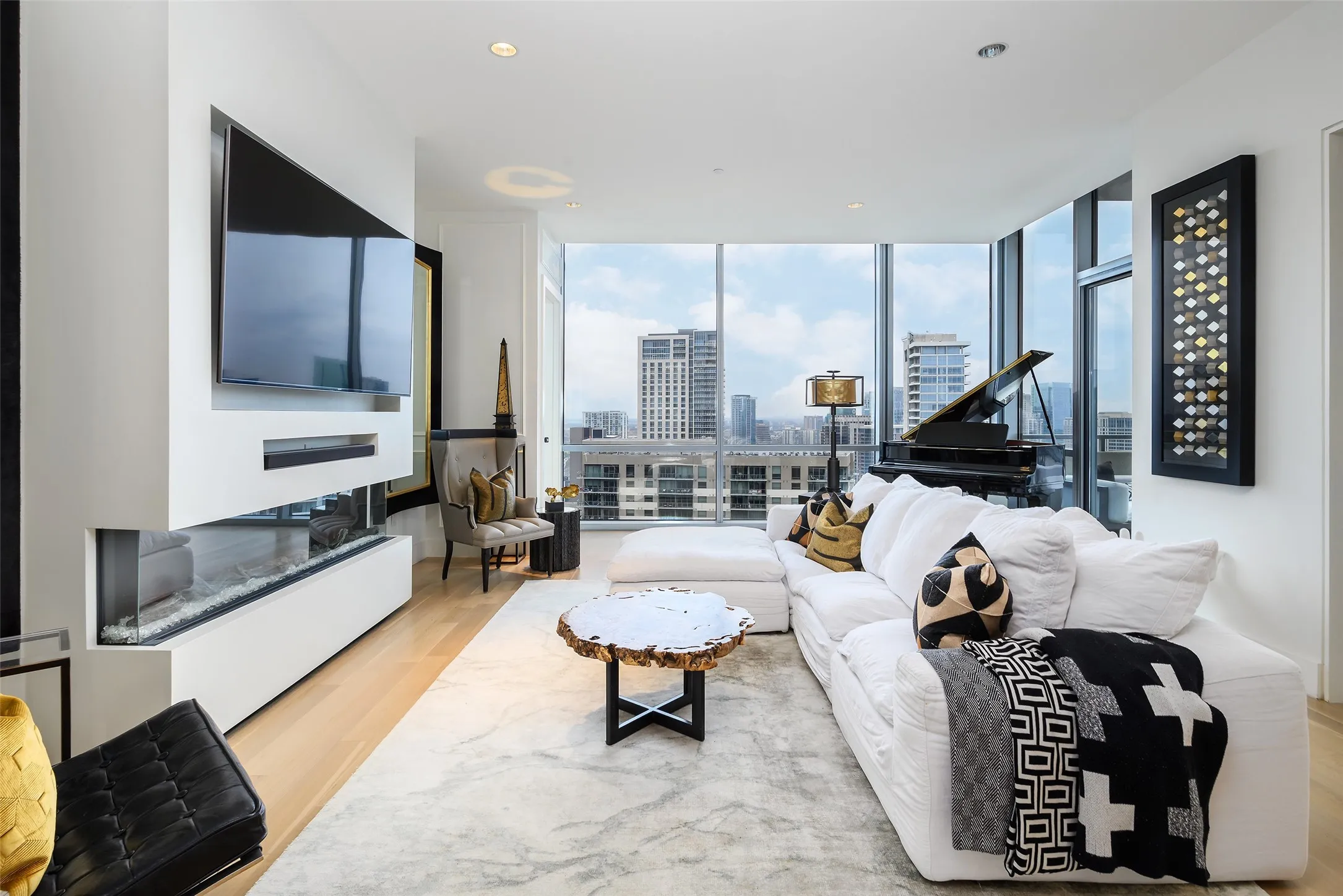Condominium For Sale in Dallas County , 2200 Victory Avenue 2401, Dallas, Texas 75219, 2 Bedroom, 2 Bathroom, 2 Garage spaces, 1,540 Sqft, built in 2007, mls#21386338, Real Estate Agent in Dallas, Homes For Sale in Dallas county, Homes For Sale in Dallas, Realtor in Dallas Texas, Real Estate Brokerage Independent Realty Texas, Luminita Cordes Realtor