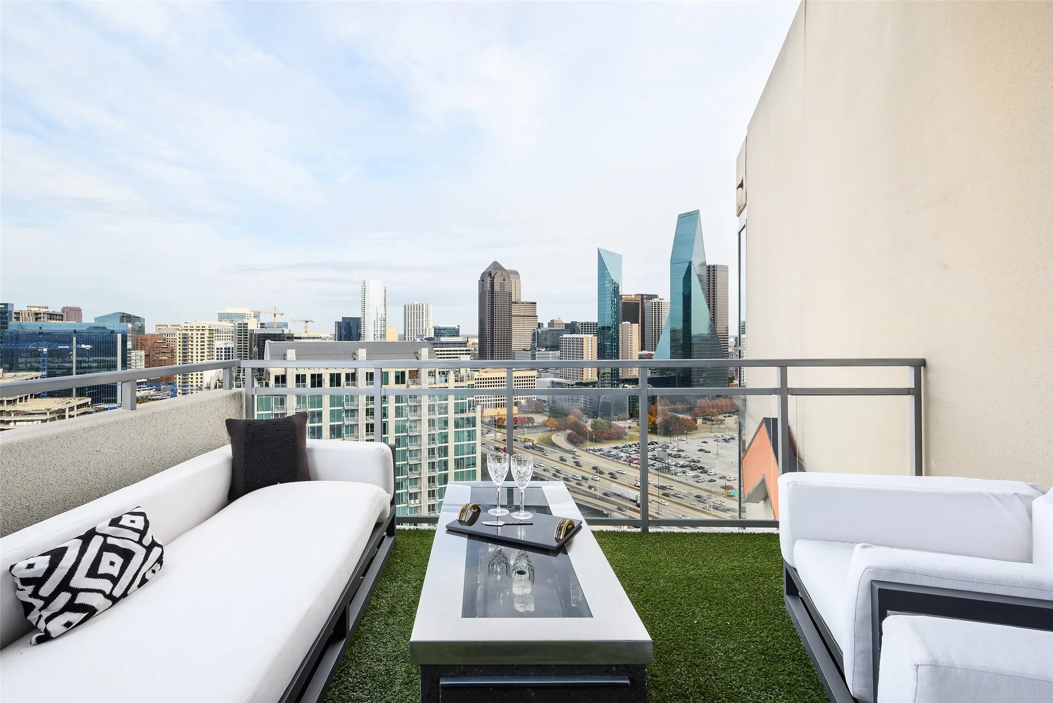 Condominium For Sale in Dallas County , 2200 Victory Avenue 2401, Dallas, Texas 75219, 2 Bedroom, 2 Bathroom, 2 Garage spaces, 1,540 Sqft, built in 2007, mls#21386338, Real Estate Agent in Dallas, Homes For Sale in Dallas county, Homes For Sale in Dallas, Realtor in Dallas Texas, Real Estate Brokerage Independent Realty Texas, Luminita Cordes Realtor