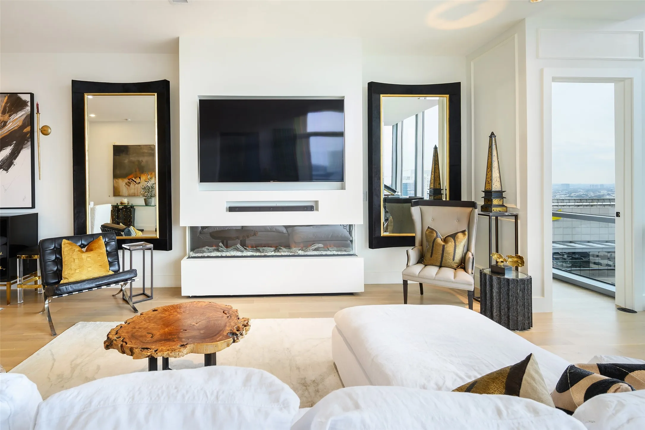 Condominium For Sale in Dallas County , 2200 Victory Avenue 2401, Dallas, Texas 75219, 2 Bedroom, 2 Bathroom, 2 Garage spaces, 1,540 Sqft, built in 2007, mls#21386338, Real Estate Agent in Dallas, Homes For Sale in Dallas county, Homes For Sale in Dallas, Realtor in Dallas Texas, Real Estate Brokerage Independent Realty Texas, Luminita Cordes Realtor
