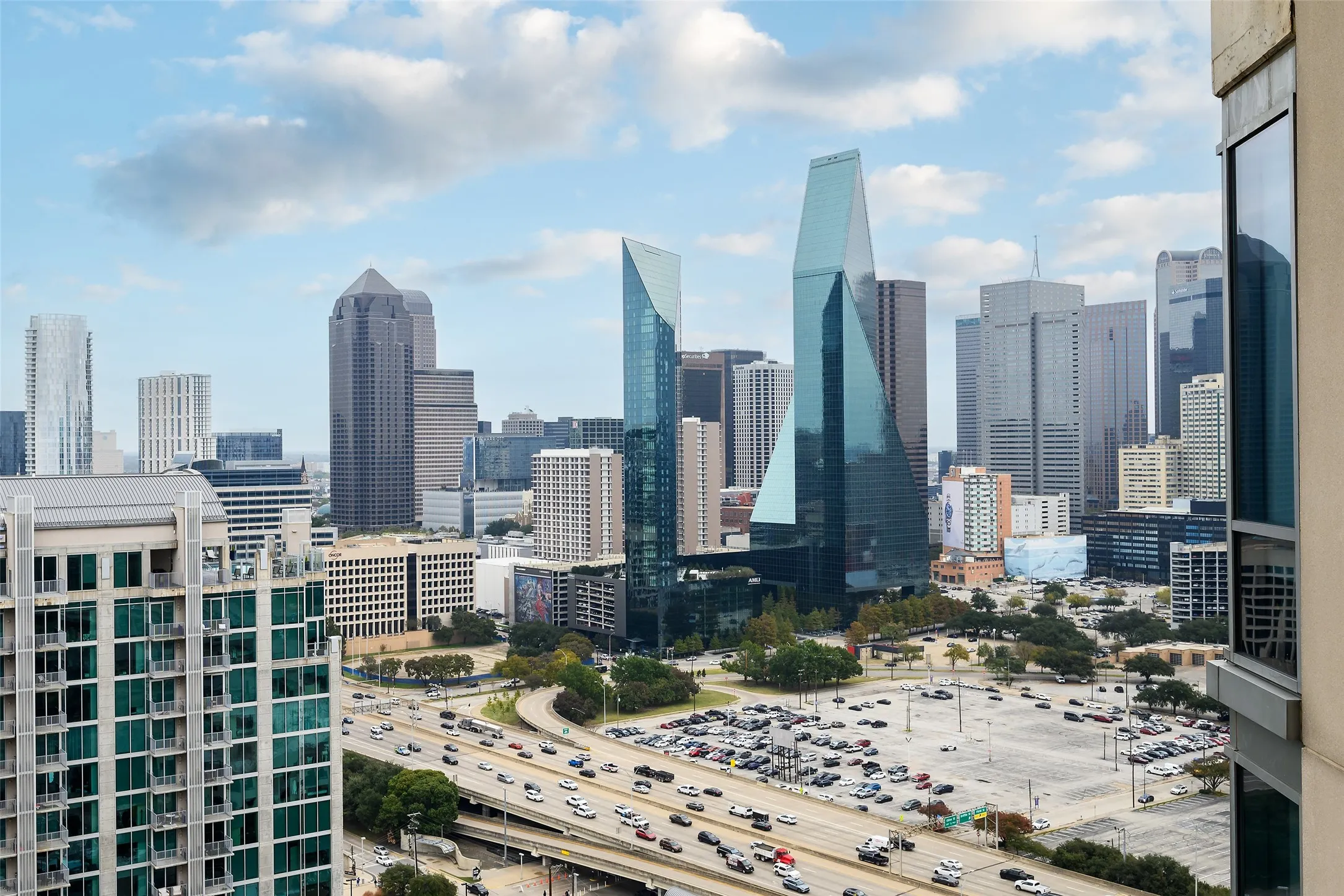 Condominium For Sale in Dallas County , 2200 Victory Avenue 2401, Dallas, Texas 75219, 2 Bedroom, 2 Bathroom, 2 Garage spaces, 1,540 Sqft, built in 2007, mls#21386338, Real Estate Agent in Dallas, Homes For Sale in Dallas county, Homes For Sale in Dallas, Realtor in Dallas Texas, Real Estate Brokerage Independent Realty Texas, Luminita Cordes Realtor